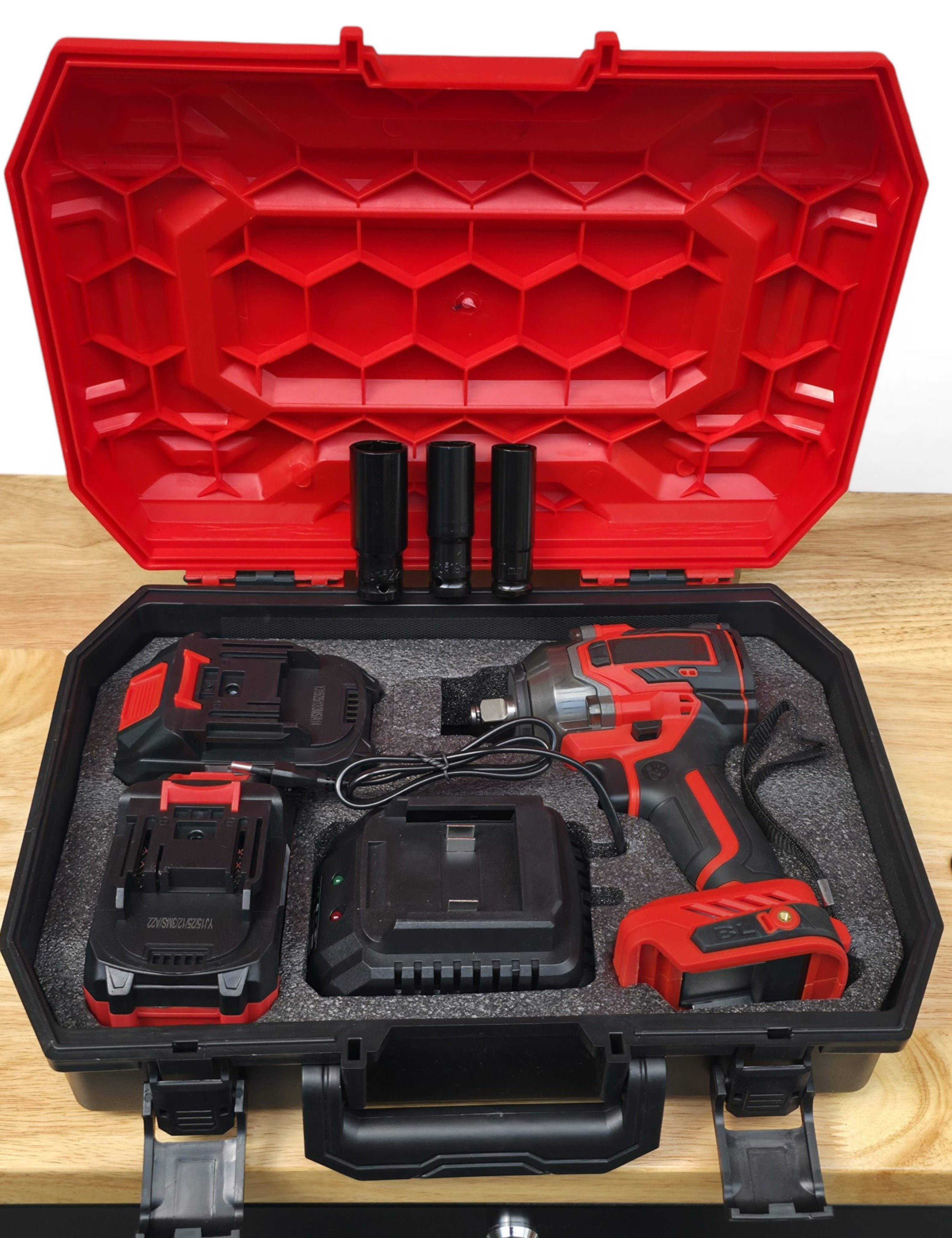 DeTec. Akku-Schlagschrauber 21 V Set mit 2 Akkus, Ladegerät und Transport-Koffer