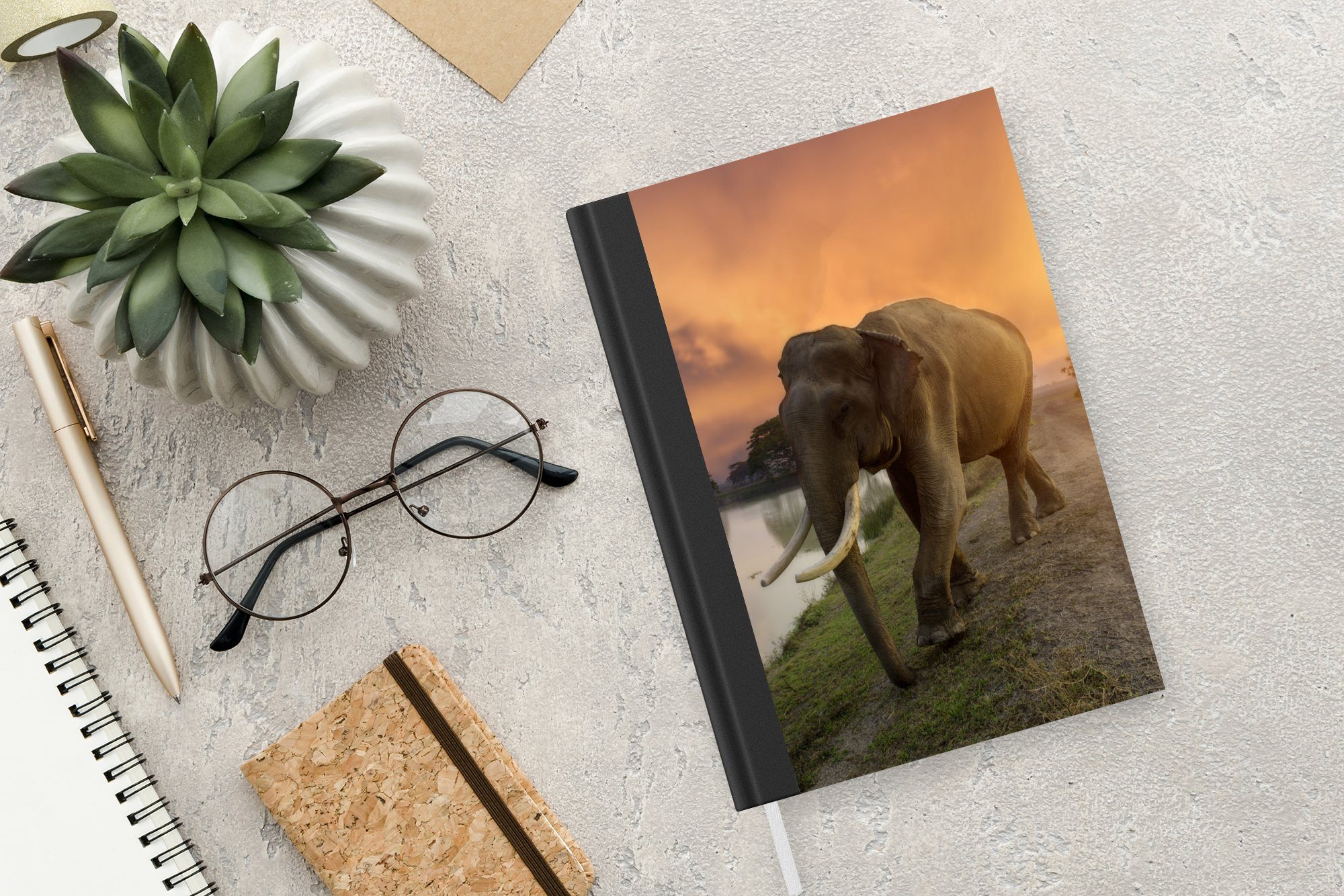 MuchoWow Notizbuch Elefant Wasser Merkzettel, - Natur, Tagebuch, - Haushaltsbuch 98 Journal, Sonnenuntergang Seiten, Notizheft, - A5, - Tiere