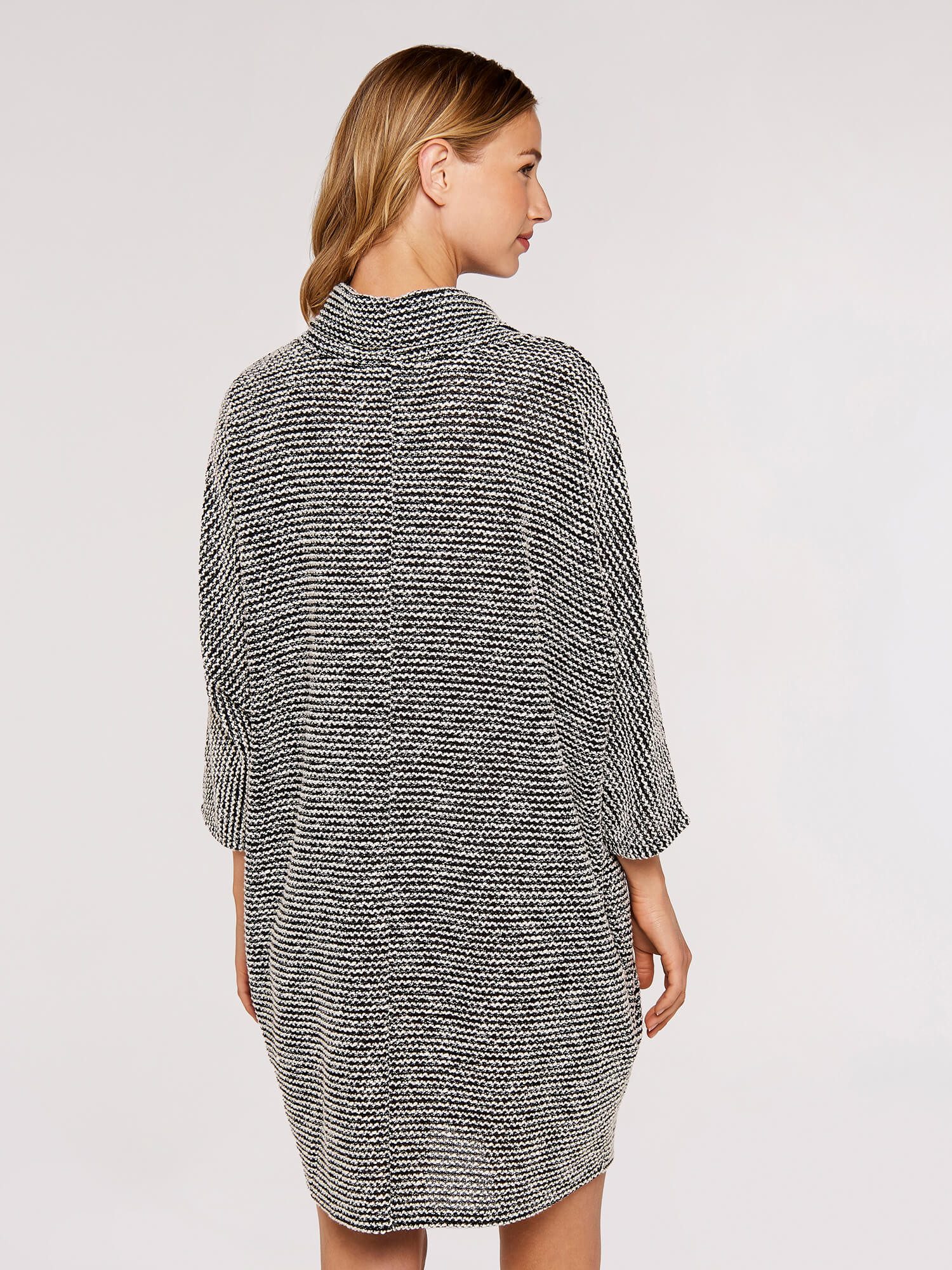 Apricot Strickkleid Boucle Cocoon Dress mit Mock Neck – Bild 4 von 4