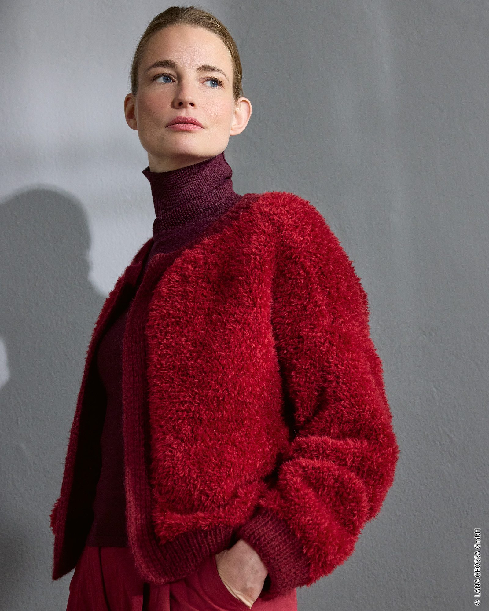 LANA GROSSA PELLICCIA (NERA) Flauschiges Effektgarn Häkelwolle, 90 m (Pelzeffektgarn aus Baby Alpaka & Merino extrafine, Ideal für Pullover, Jacken, Westen und  – Bild 5 von 5