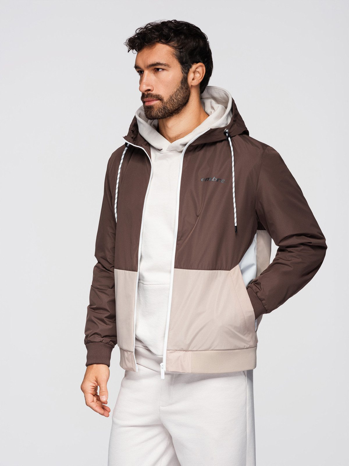 Kurzjacke Herrenjacke mit Kapuze im Regular Fit