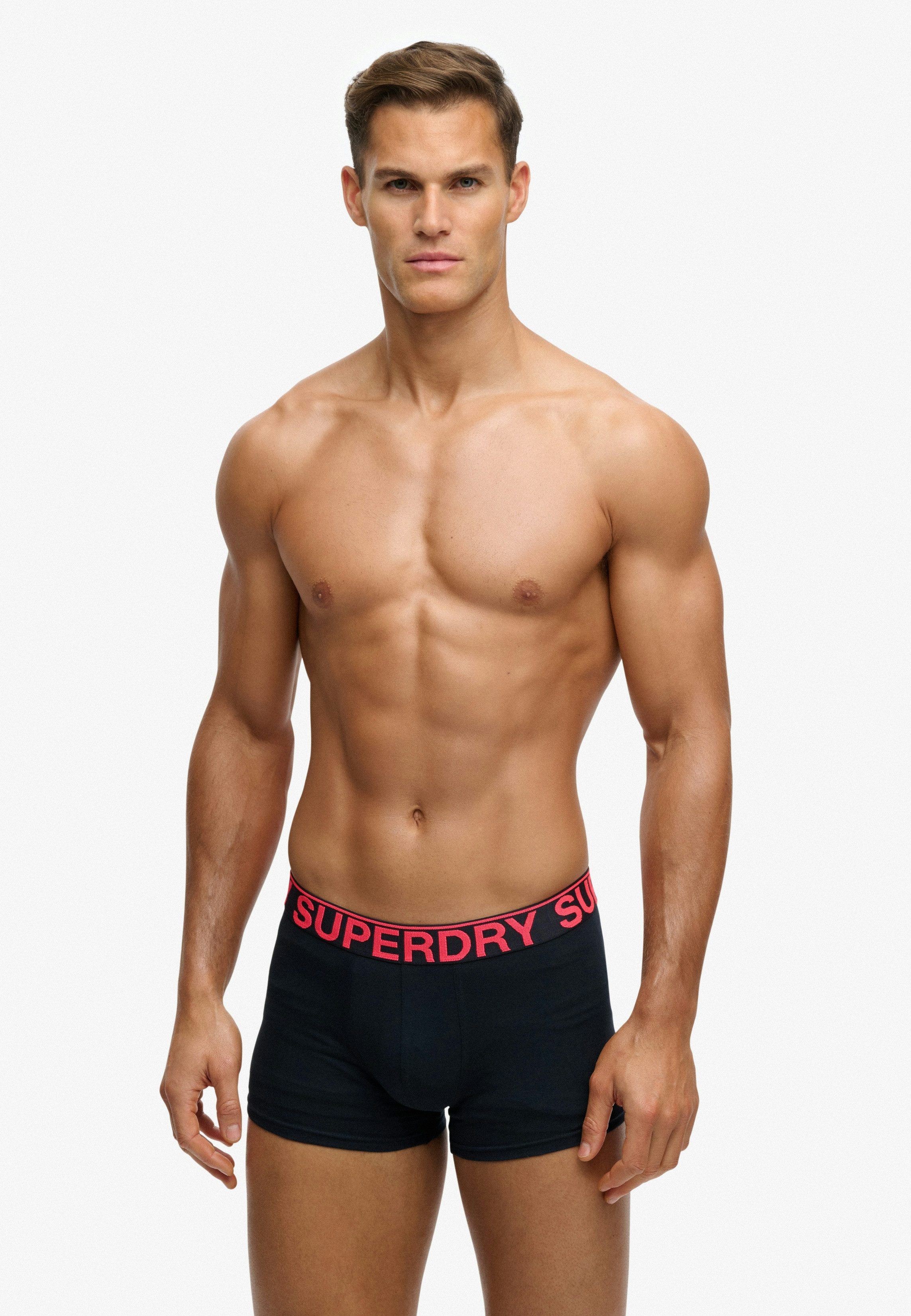 Superdry Boxershorts TRUNK TRIPLE PACK (Packung, 3-St) aus Baumwollmischung, körpernahe Passform