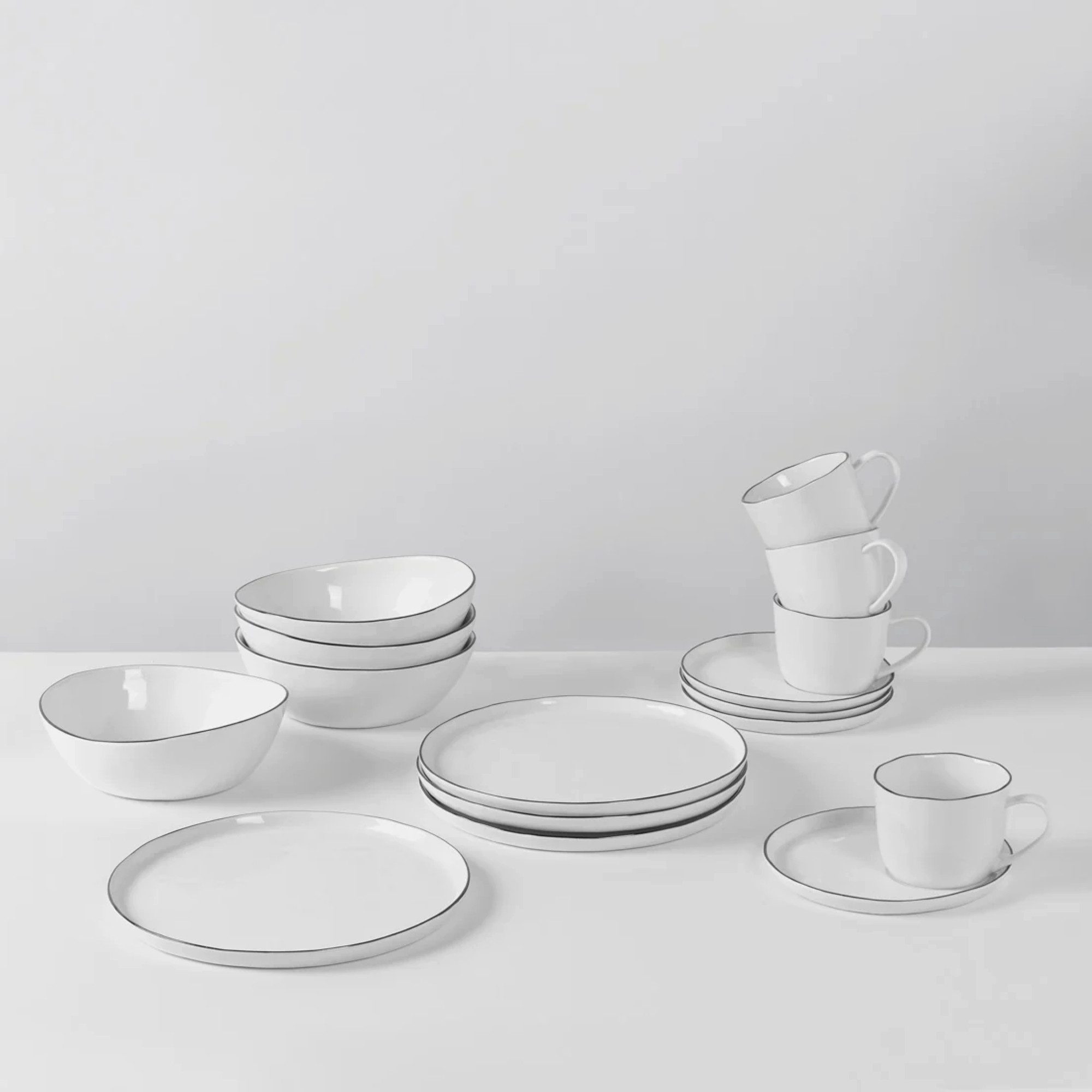 Broste Copenhagen Geschirr-Set Broste Copenhagen Salt Frühstücksset für vier 16 tgl White w/Black Rim, 4 Personen, Porzellan