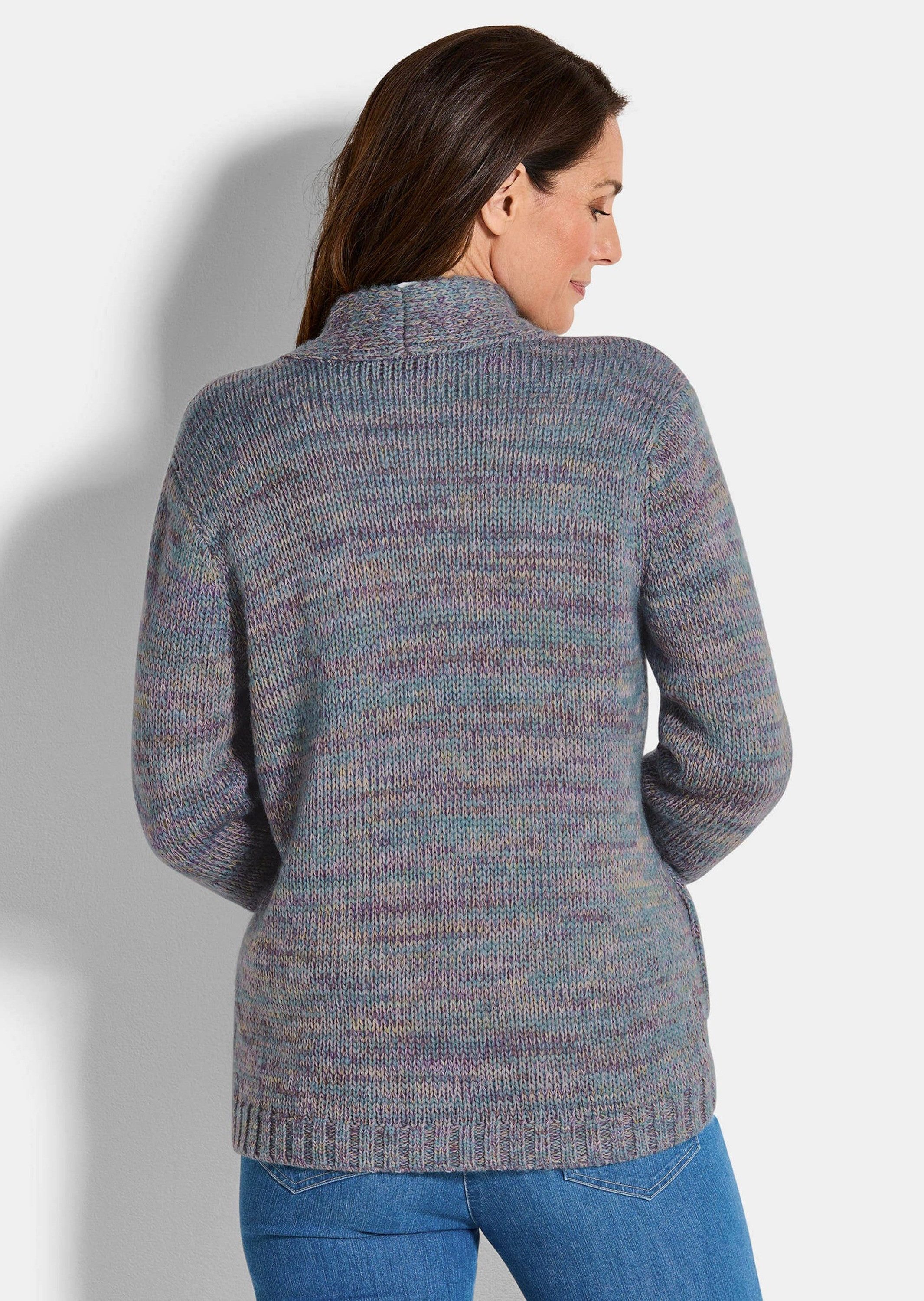 GOLDNER Strickjacke Kurzgröße: Langarm Melange-Cardigan, flauschig Weiche Jacke mit Taschen, verschlusslos, hüftlang, Feinstrick – Bild 3 von 5