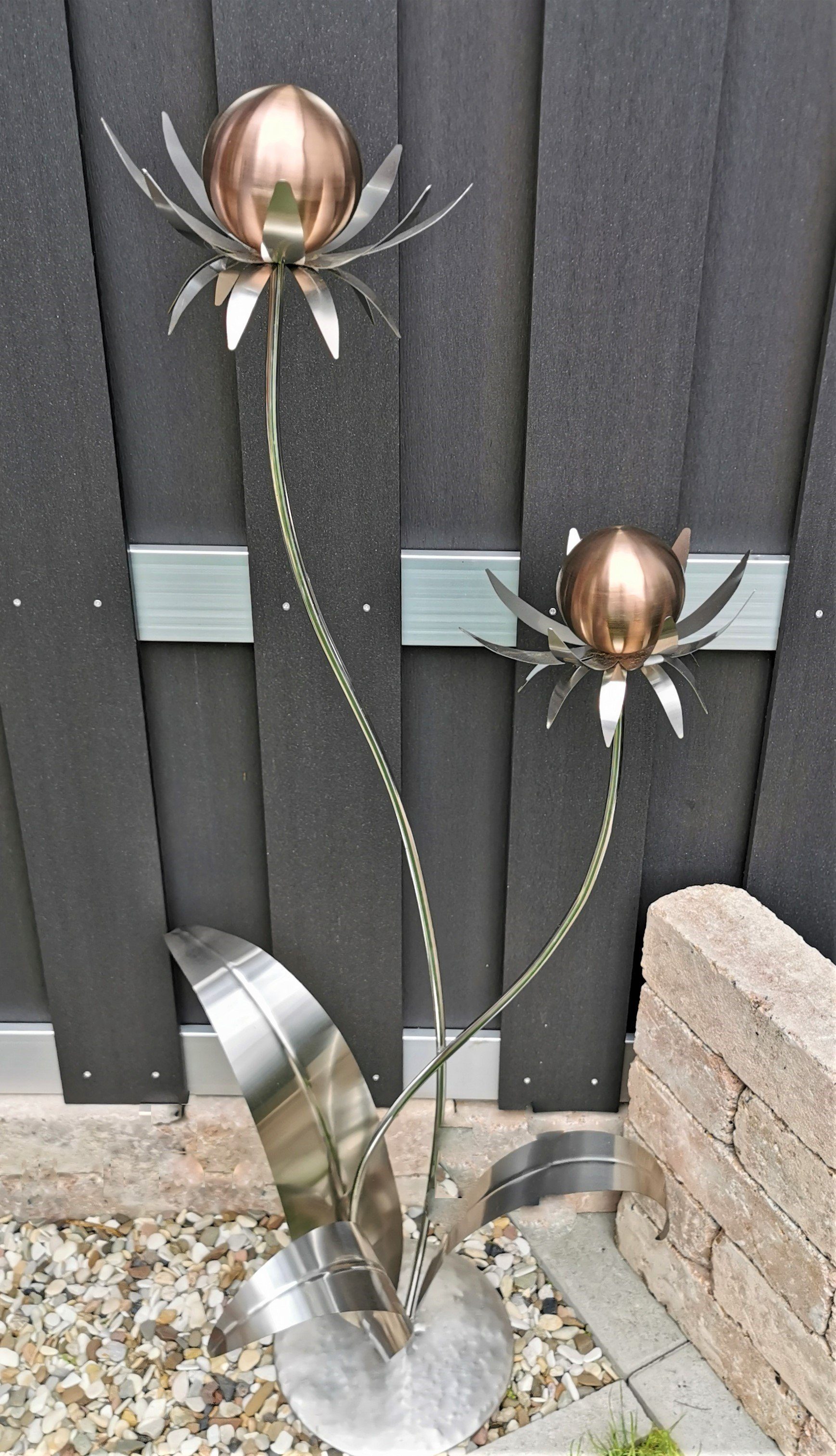 Jürgen Bocker Garten-Ambiente Gartenstecker Skulptur Blume Milano Edelstahl 120 cm Kugel Edelstahl golden rose matt gebürstet Standfuß Garten