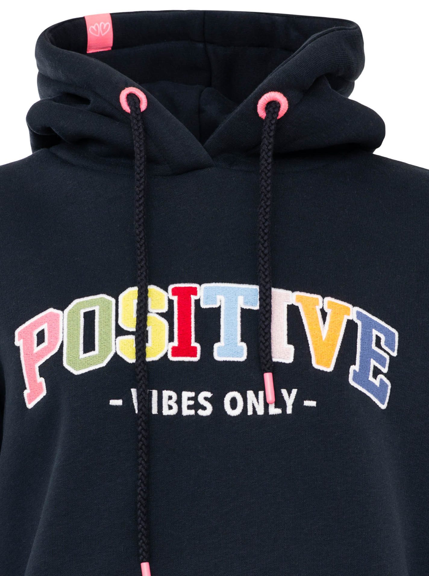 Zwillingsherz Hoodie "POSITIVE" buntes Sticklogo und gestreifte Ärmelbündchen, Kapuze, Kängurutasche – Bild 5 von 5