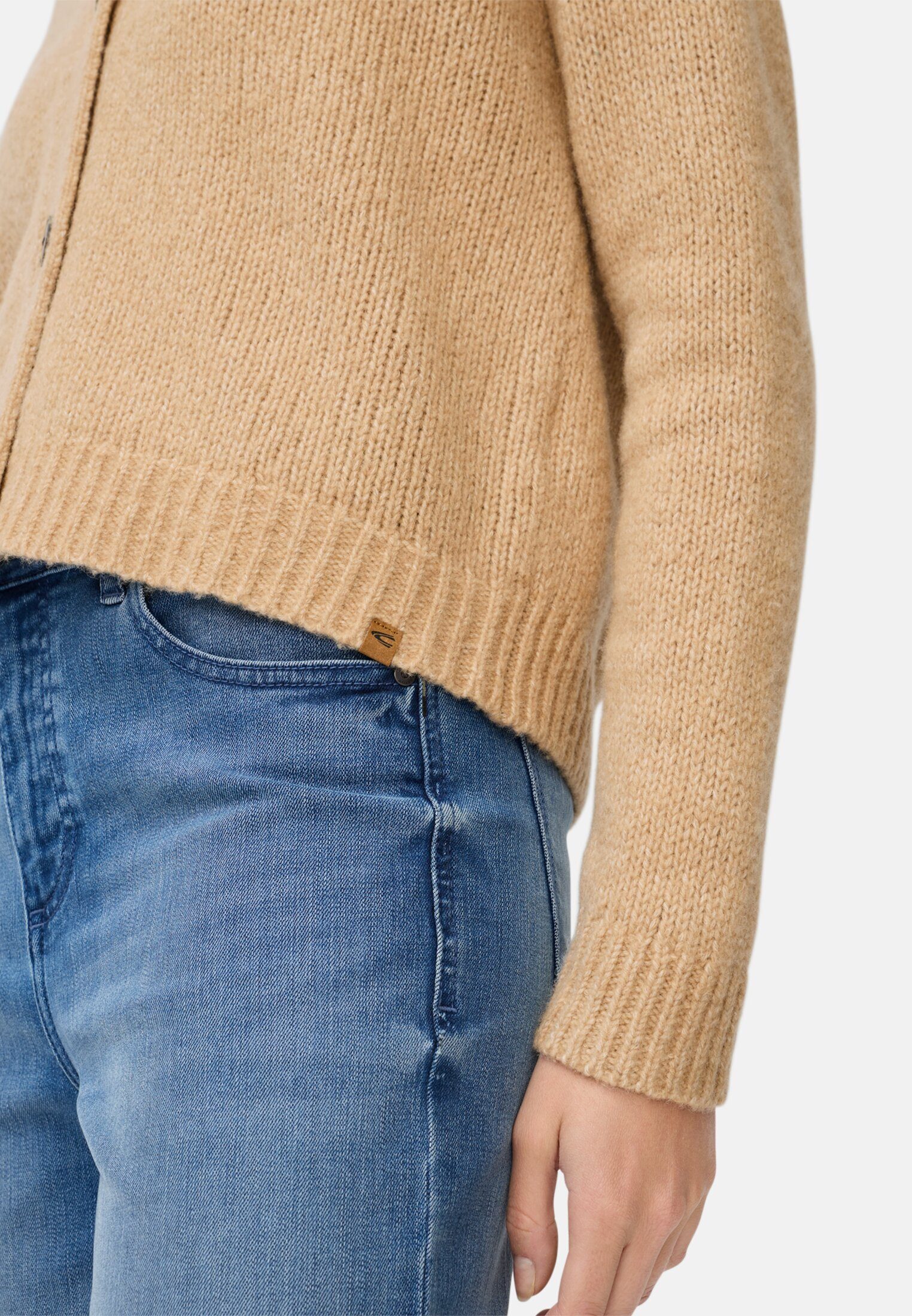 camel active Cardigan mit Raglanärmeln und Knopfverschluss Langarm Markenlabel