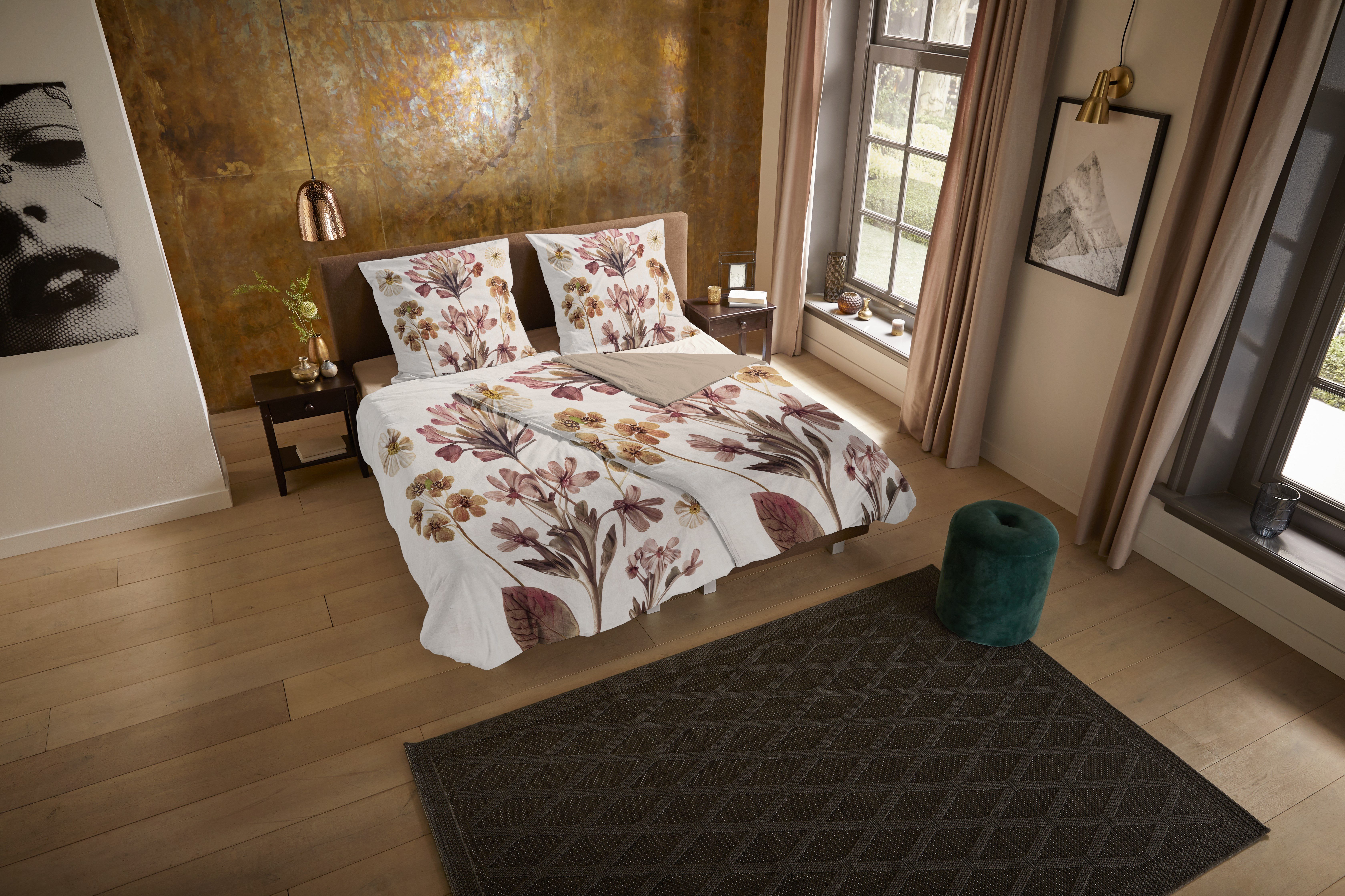 PURE luxury collection Wendebettwäsche Okuyasu, Microfaser, 2 teilig, Mikrofaser, Pflegeleicht, Reißverschluss, Wendeoptik, Blume, Sand