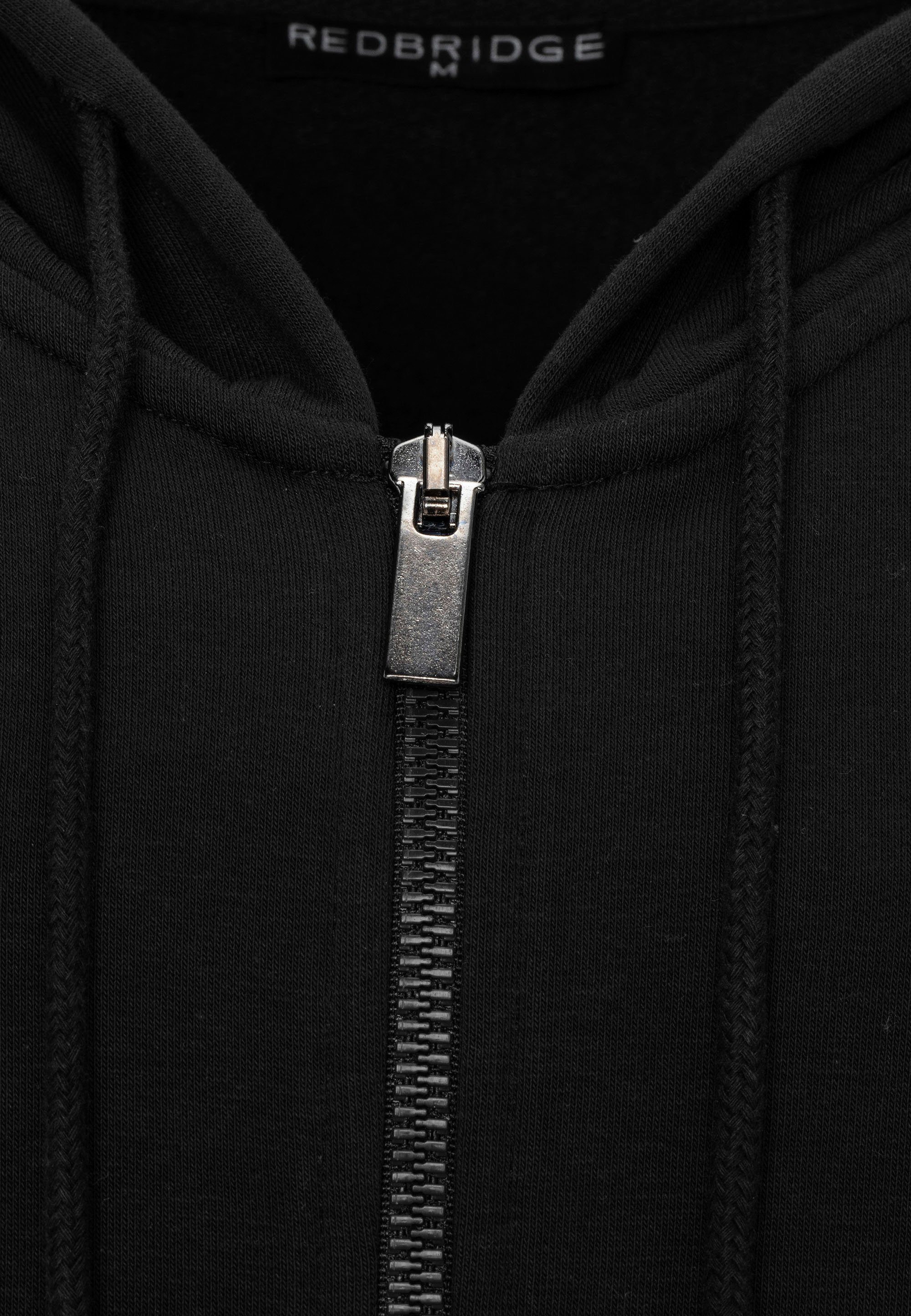 vielseitig, Premium RedBridge Sweater modisch Kapuzensweatjacke Logopatch mit Schwarz