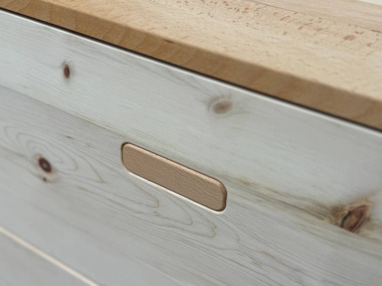 geborgenschlafen Schubkastenkommode Zirbenholzkommode - Tip-On Funktion - Massivholz Kommode, Handgefertigt in Deutschlan - Mit verstecktem Zusatzfach