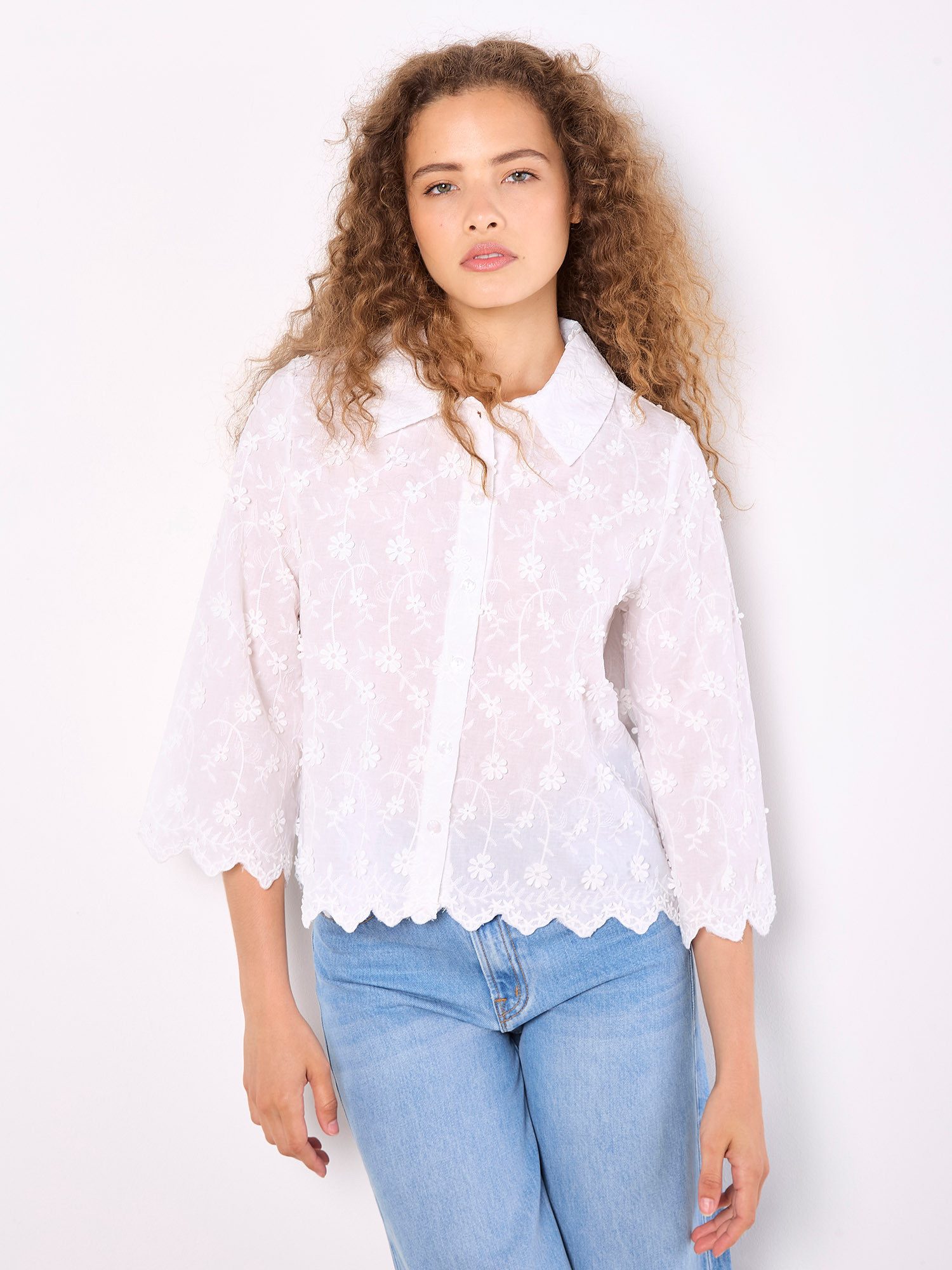Apricot Spitzenbluse Gekürztes Shirt mit Blumenapplikation mit Blumenapplikation