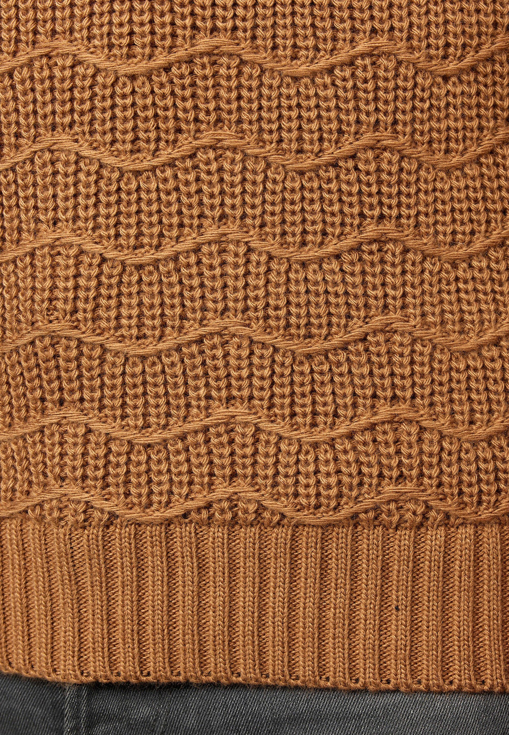Rusty Neal Rollkragenpullover im angesagten Design