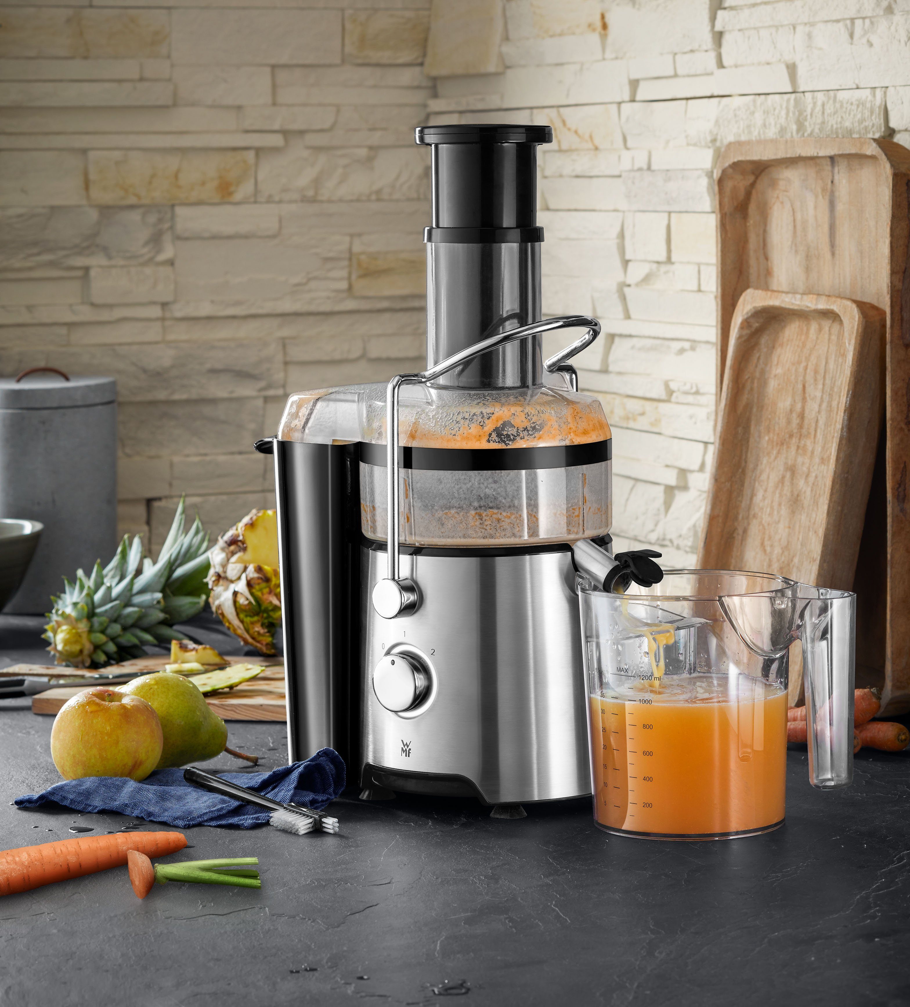 WMF Entsafter Kult X, elektrische Obst Gemüse Saftpresse aus Edelstahl, 500W, 500 W, Slow Juicer für große Fruchtstücke, 2 Geschwindigkeitsstufen