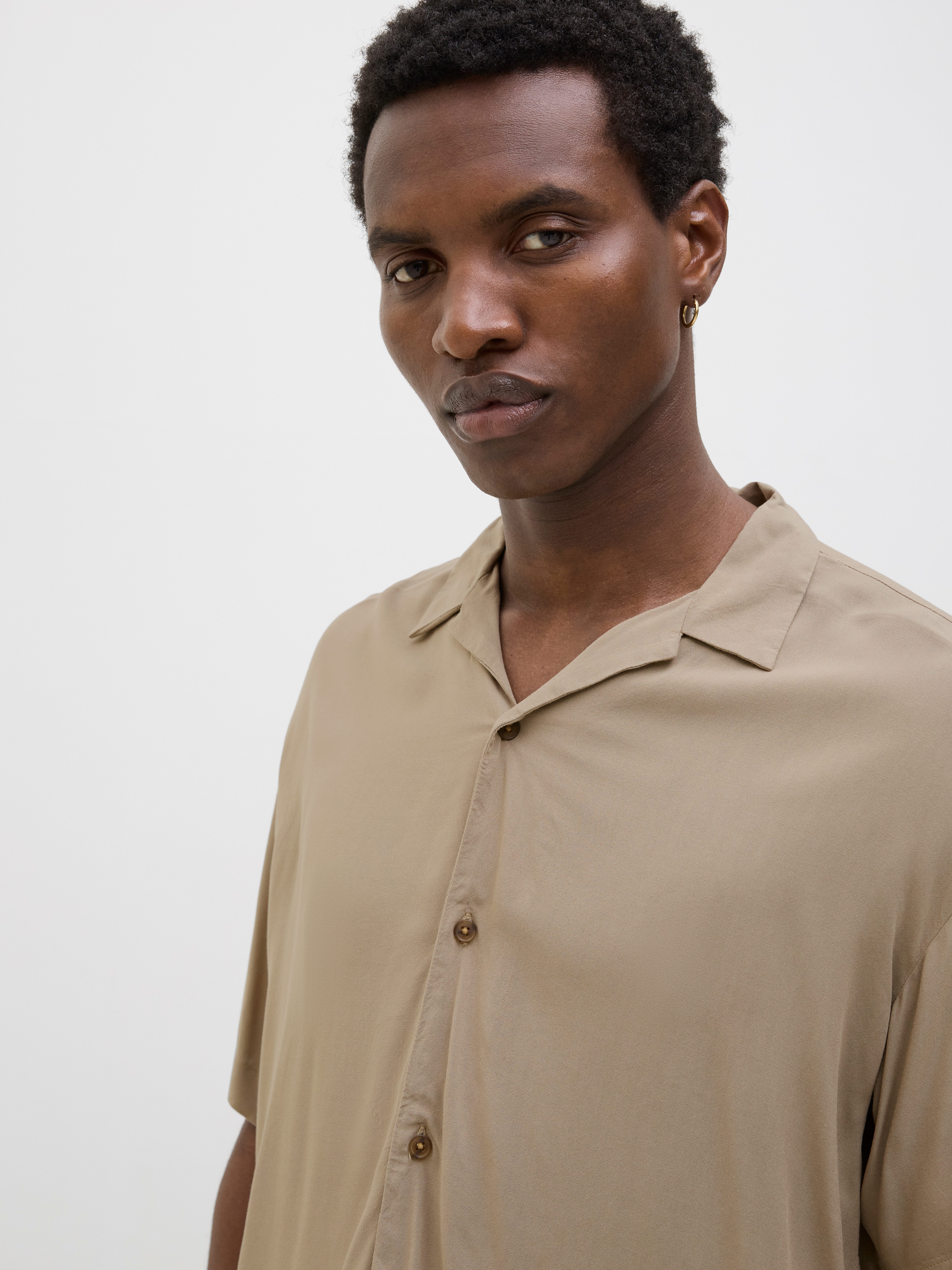 Jack & Jones Kurzarmhemd JJEJEFF SOLID RESORT SHIRT S/S SN mit Resort Krage günstig online kaufen