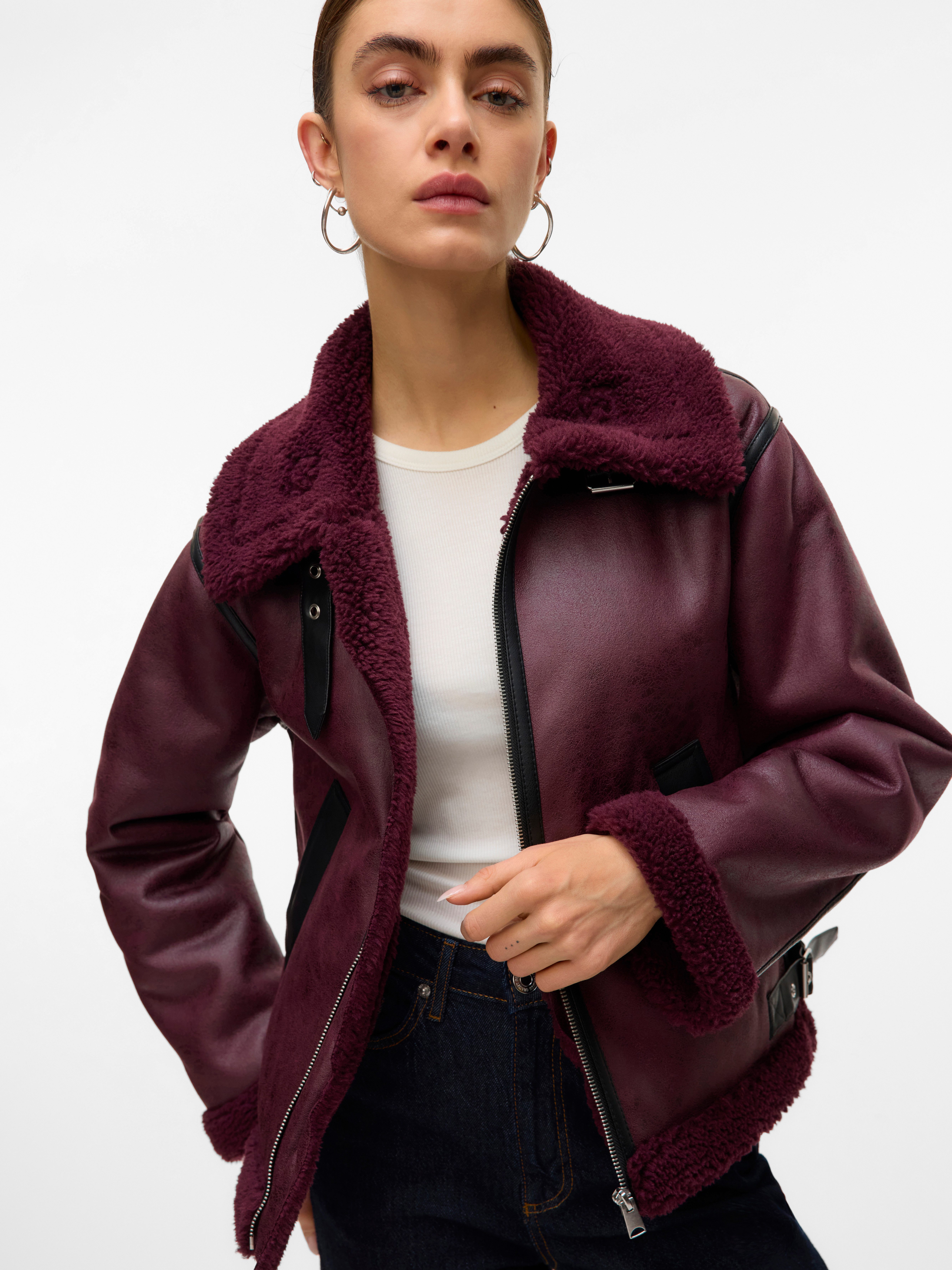 Vero Moda Kurzjacke VMVIRGINIA SHORT JACKET BOO farblich abgesetzte Details günstig online kaufen