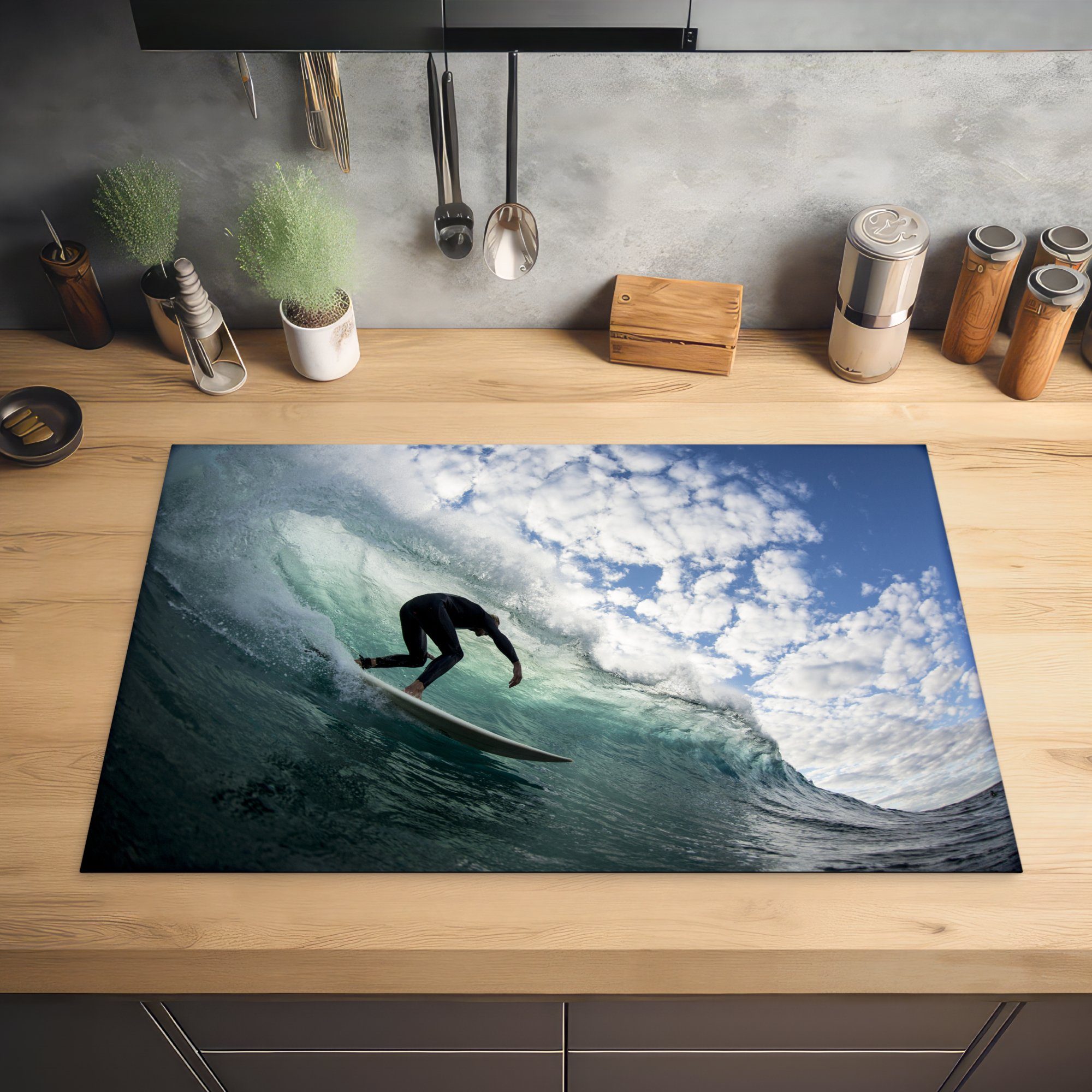 küche, Surfer Schutz MuchoWow 81x52 auf cm, Herdblende-/Abdeckplatte Induktionskochfeld die Ceranfeldabdeckung für Vinyl, Wellen, tlg), (1