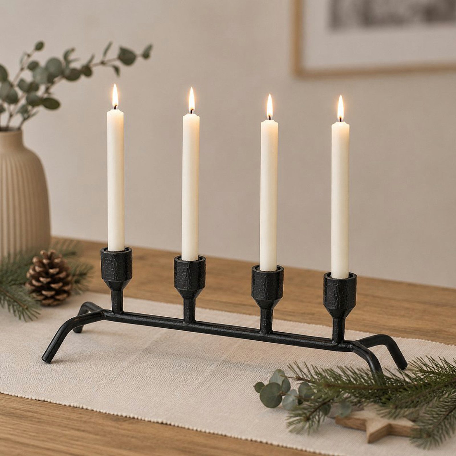 Koopman Kerzenständer Stabkerzenhalter Kerzenhalter Metall Schwarz (Stück, 1 St., Packung), 4 Beine, 38cm lang, für 4 Kerzen, Schwarz