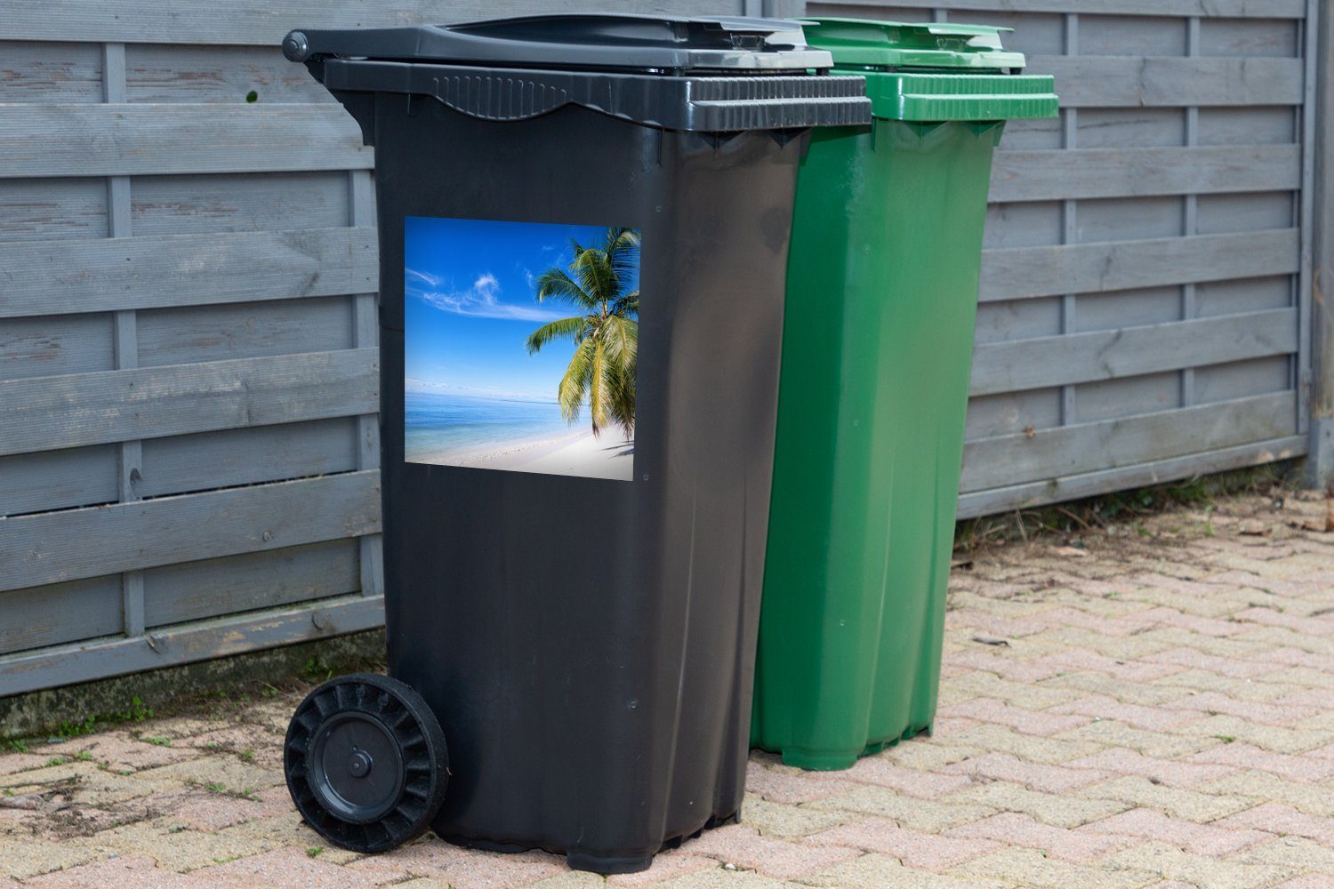 Mülltonne, Sticker, - - Tropisch Sand MuchoWow Abfalbehälter Container, St), (1 Wandsticker Palme Mülleimer-aufkleber,