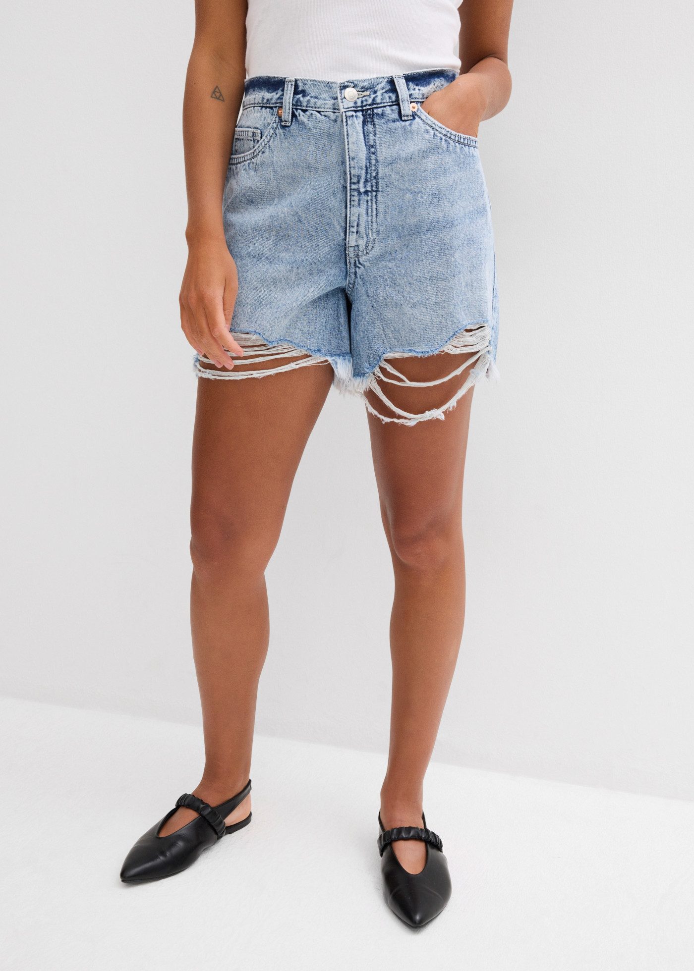 bonprix Shorts aus Baumwolle, Loose Fit, hoher Bund, offener Saum, Casual Stil