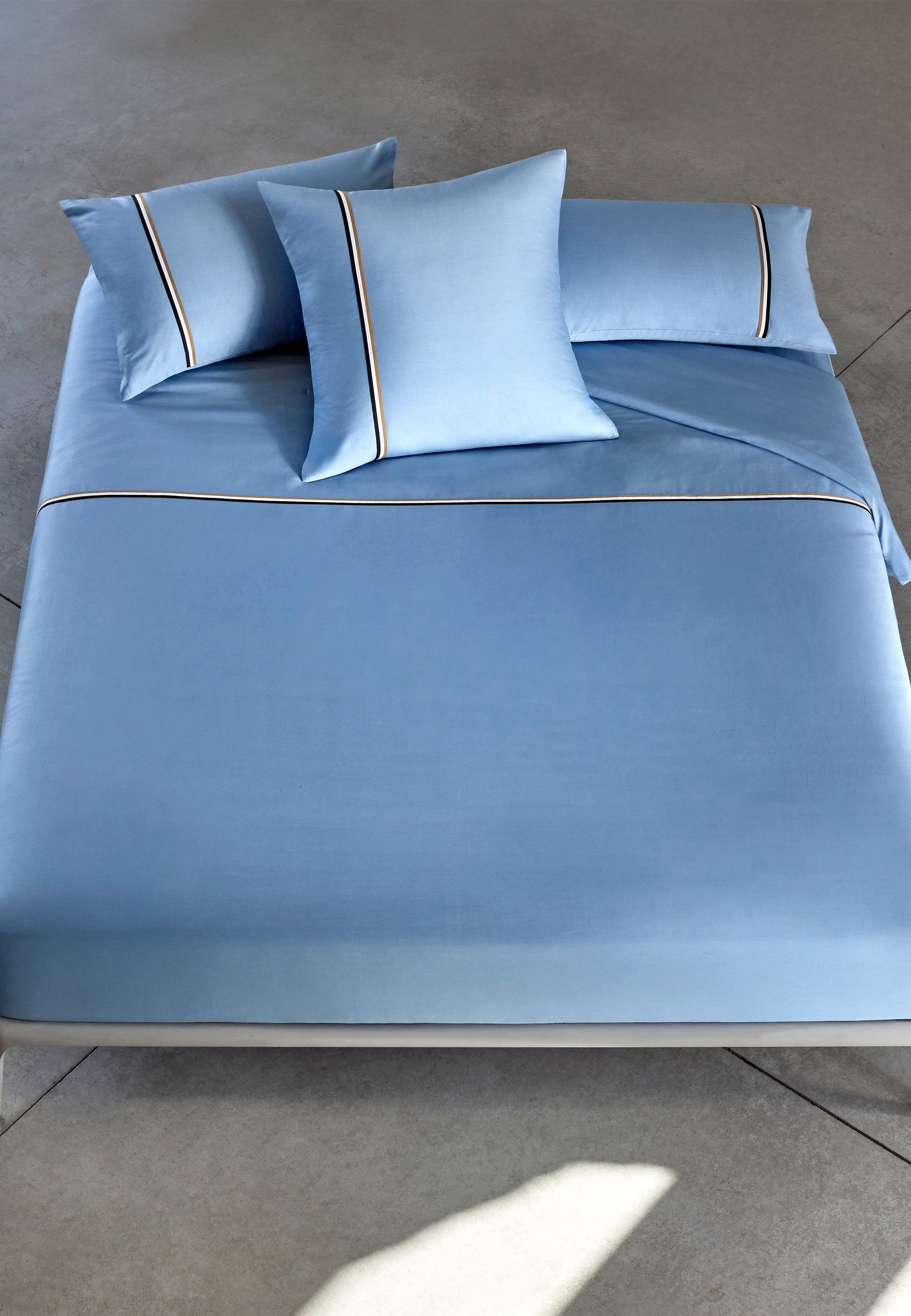 BOSS Home Bettwäsche BLINEA, Satin, 2 teilig, mit Label-Applikationen