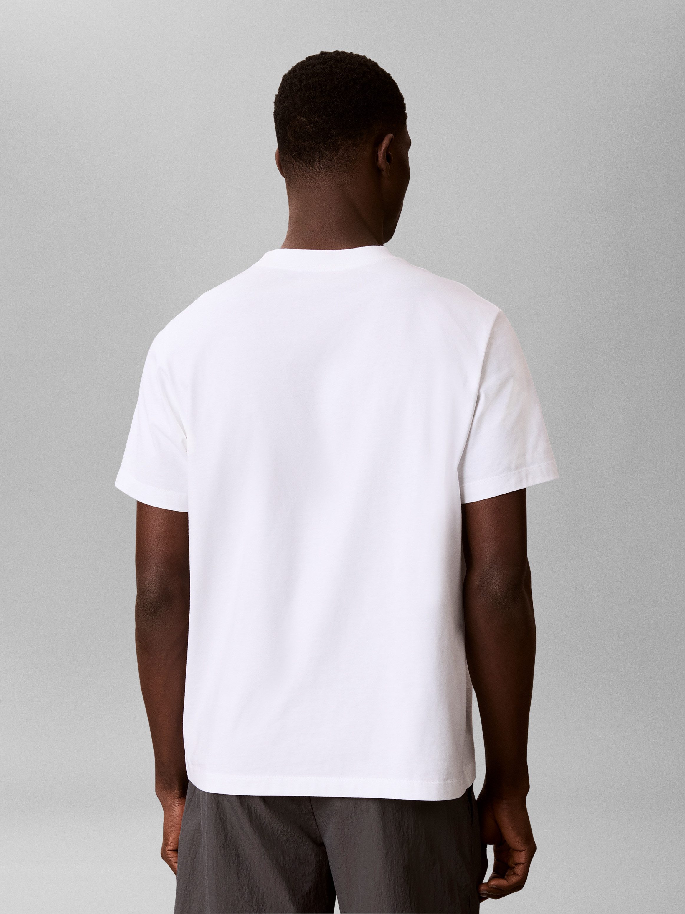 Calvin Klein Jeans T-Shirt Rundhalsausschnitt, reine Baumwolle, Logoschriftzug – Bild 3 von 5