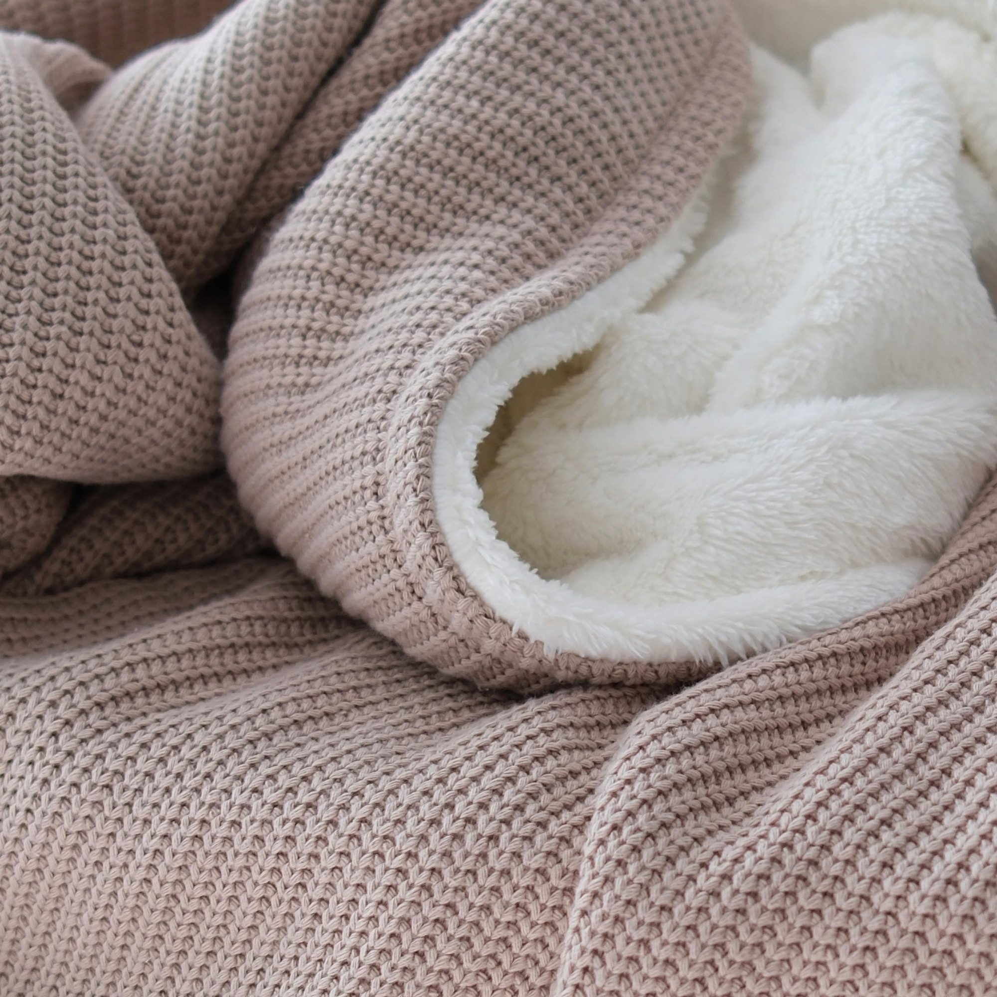 Wohndecke Premium Kuscheldecke mit Baumwollstrick, blanketino, extra voluminös – Bild 2 von 5