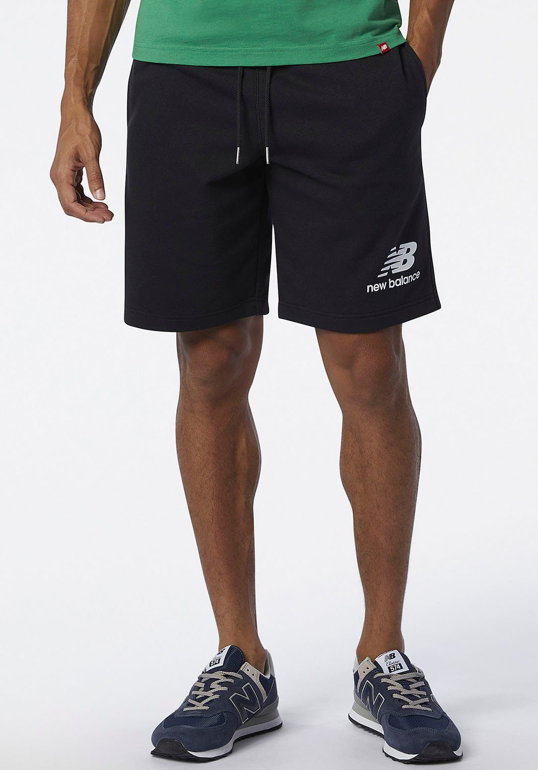 New Balance Sweatshorts ESSENTIALS STACKED NB LOGO schwarz FLEECE SHORT