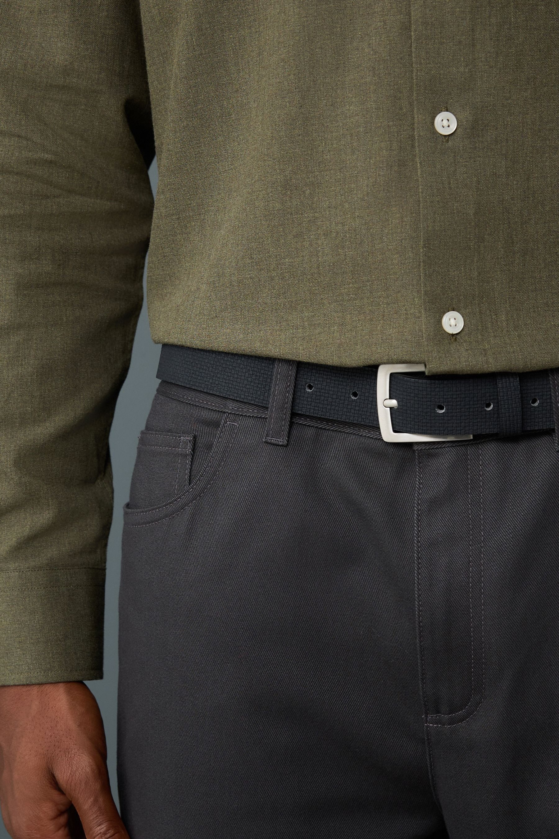 Next Chinohose Edle angeraute Straight Fit Chinohose mit Gürtel (1-tlg)