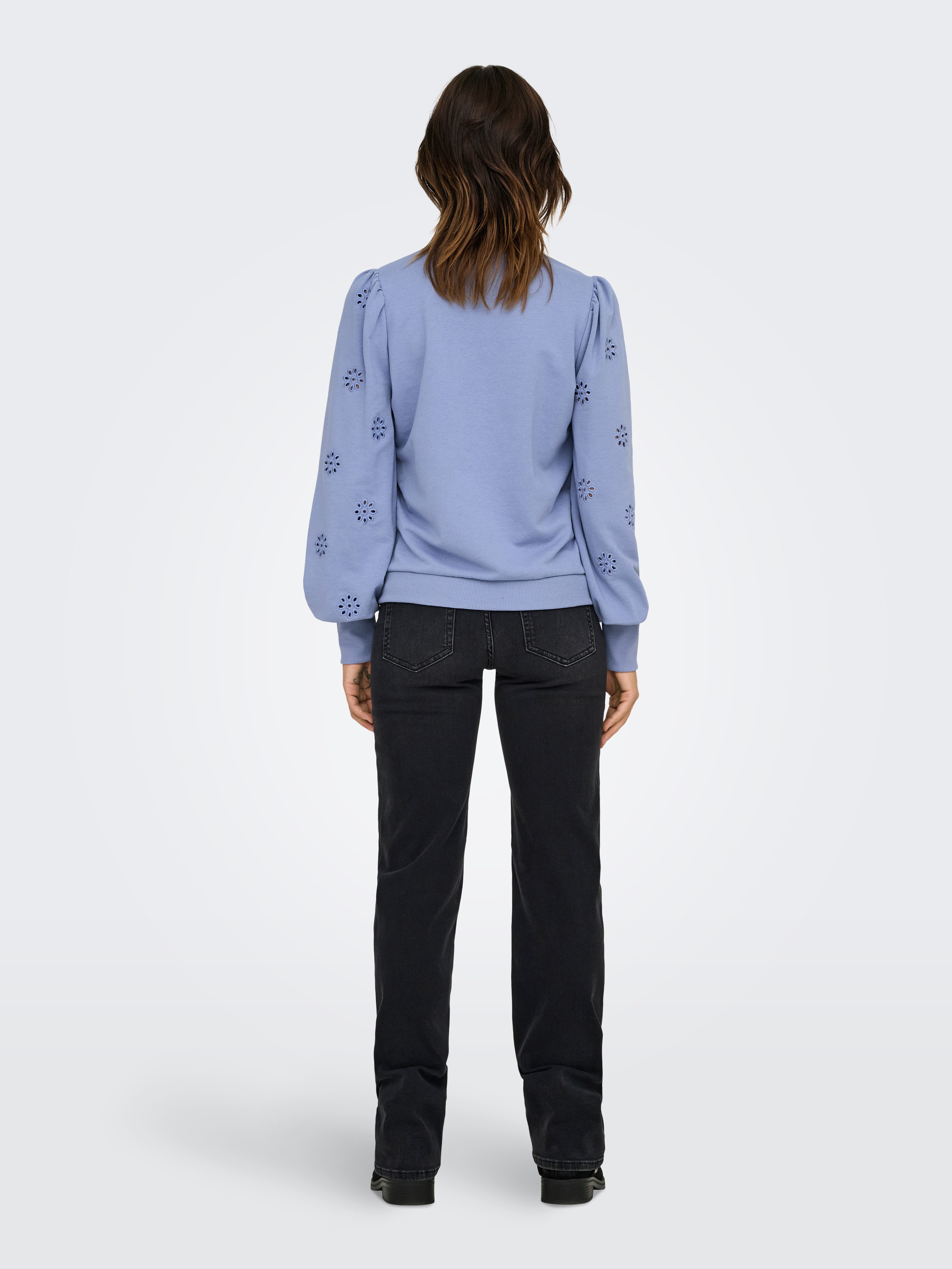 ONLY Sweatshirt ONLFEMME L/S PUFF EMBROIDERY UB SWT mit Puffärmeln mit wunderschöner Lochstickerei