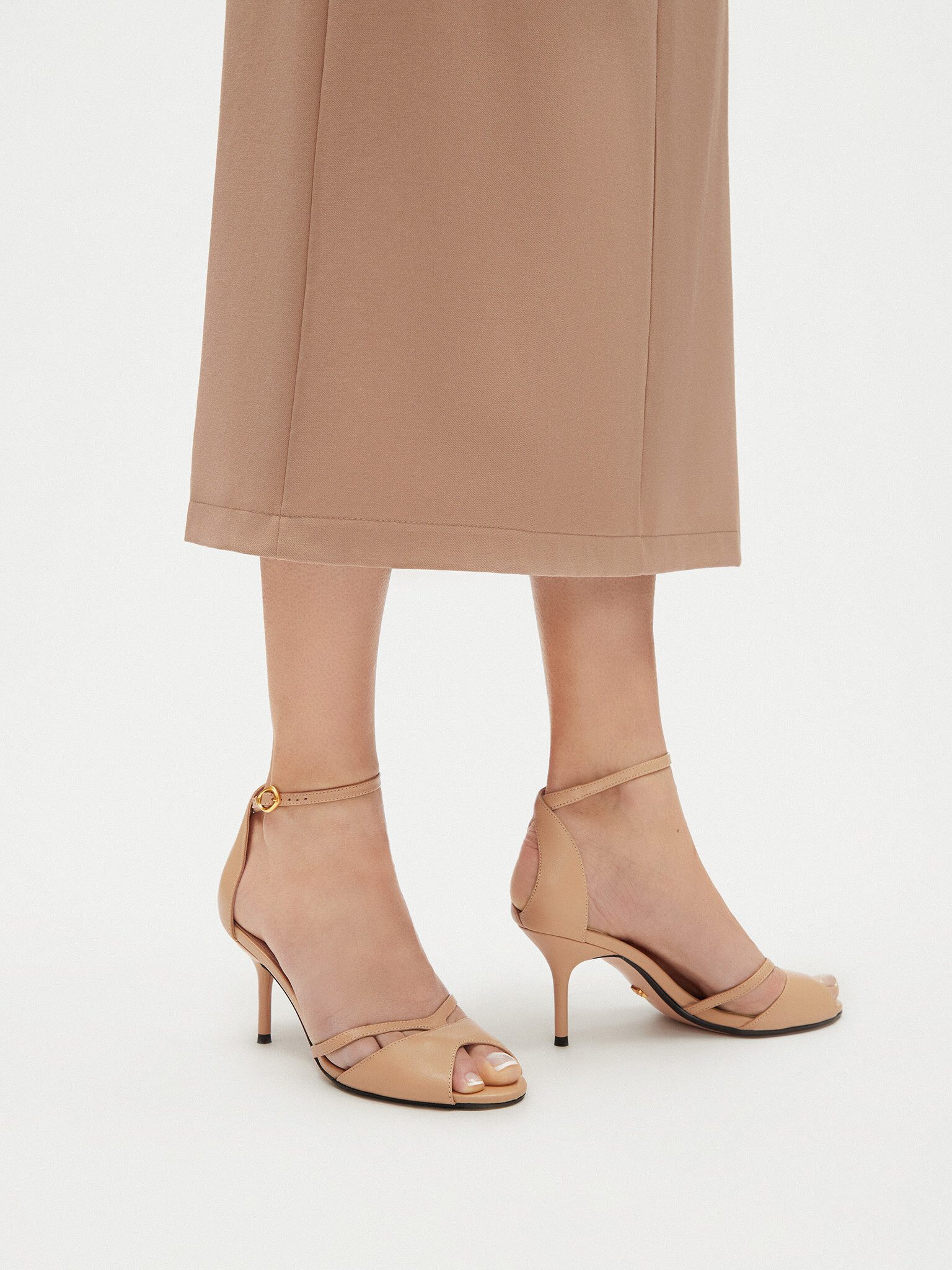 GINO ROSSI Gino Rossi „NADI‑1“ – Elegante Damen-Sandalen aus Naturveloursleder Sandale Aus echtem Leder gefertigt