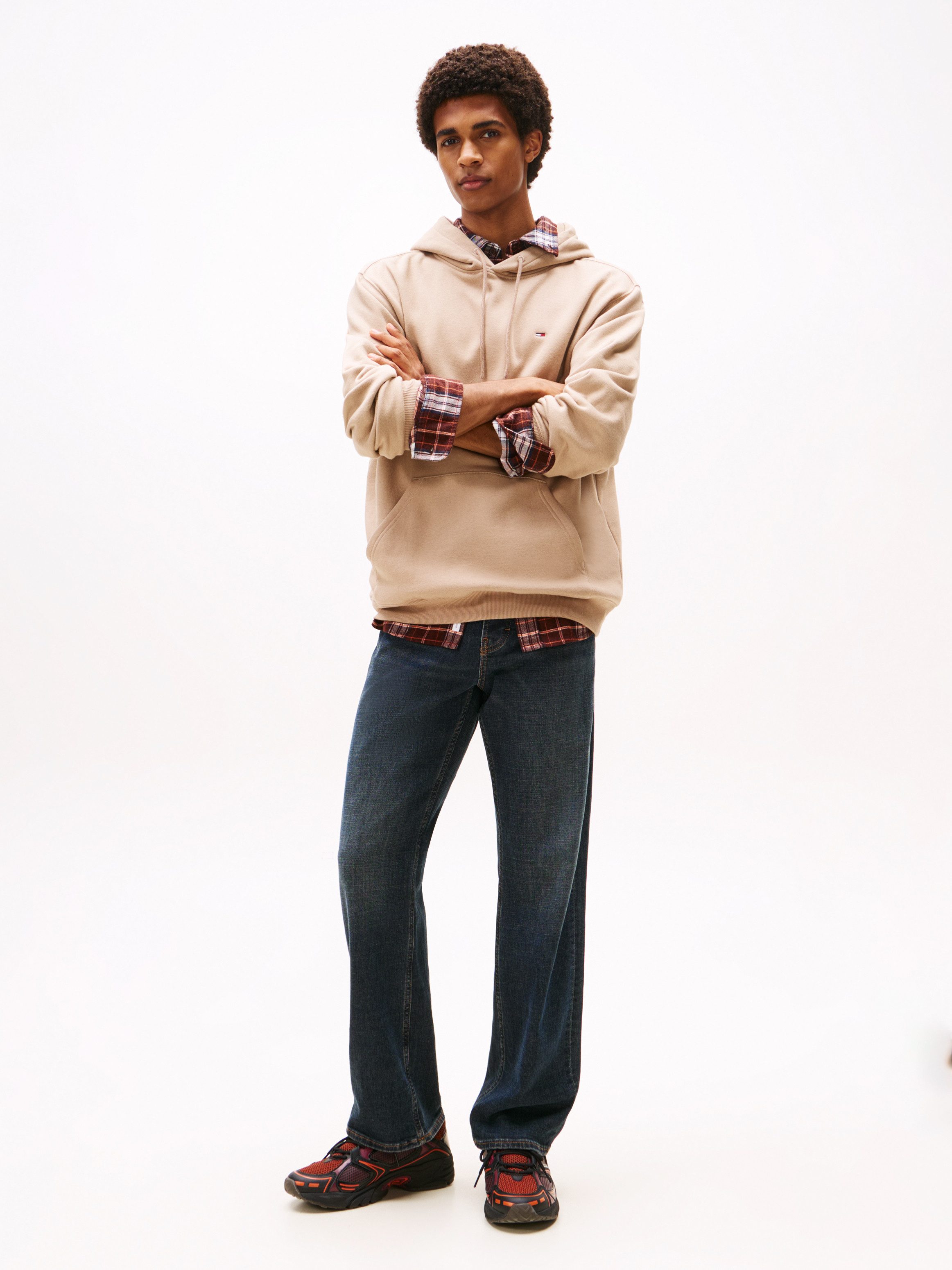 Tommy Jeans Hoodie TJM REGULAR FLAG mit bestickten Markenlogo auf Brusthöhe