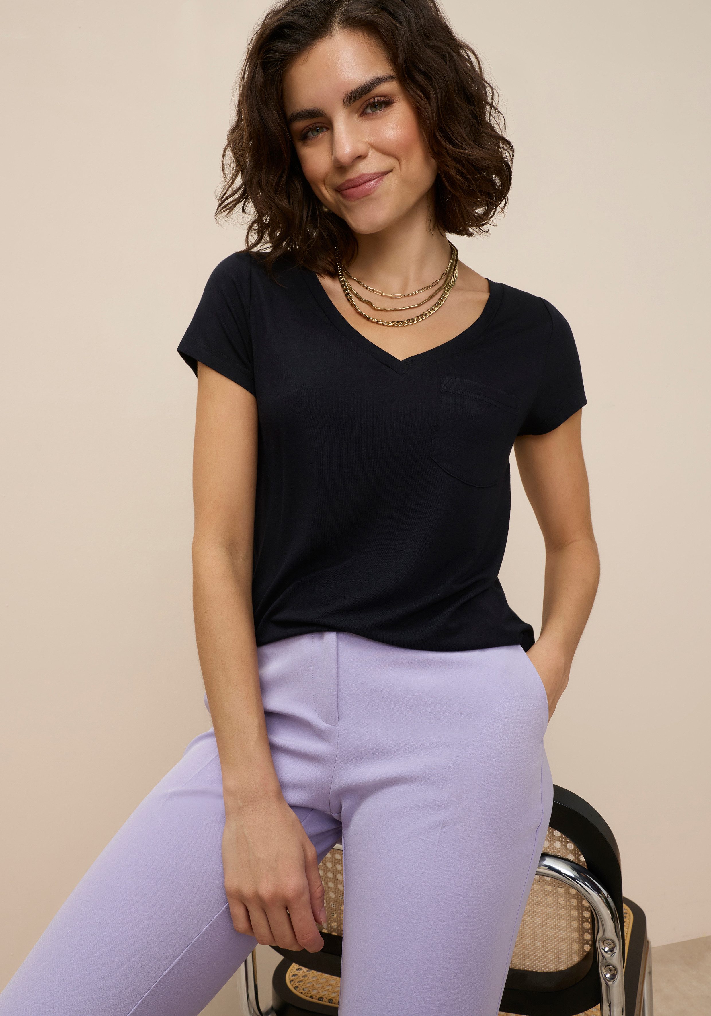 Tamaris T-Shirt lässige Passform, mit V-Ausschnitt, unifarben, hüftbedecken günstig online kaufen