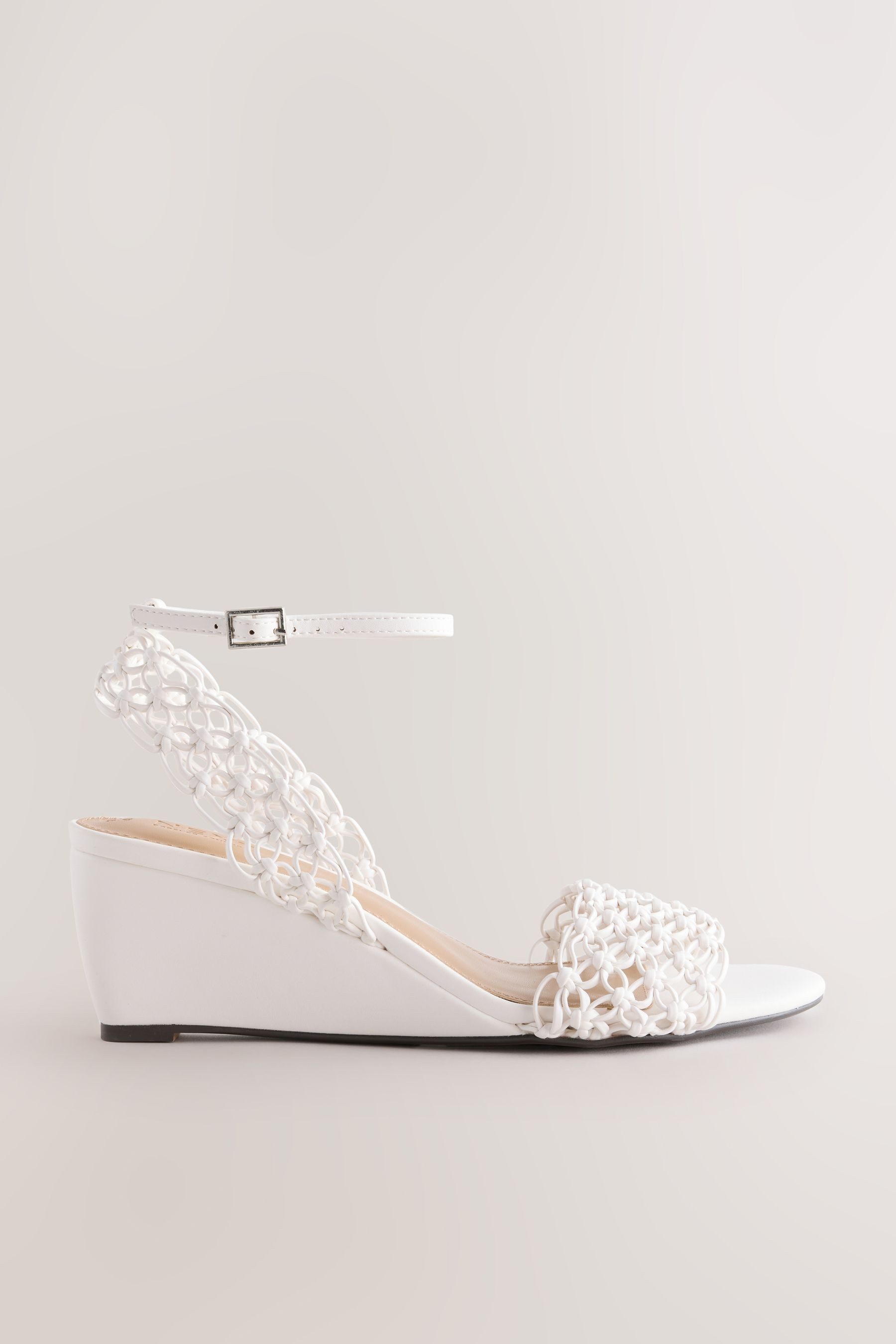 Next Forever Comfort® Wedges im Flechtdesign mit Blume Keilsandalette
