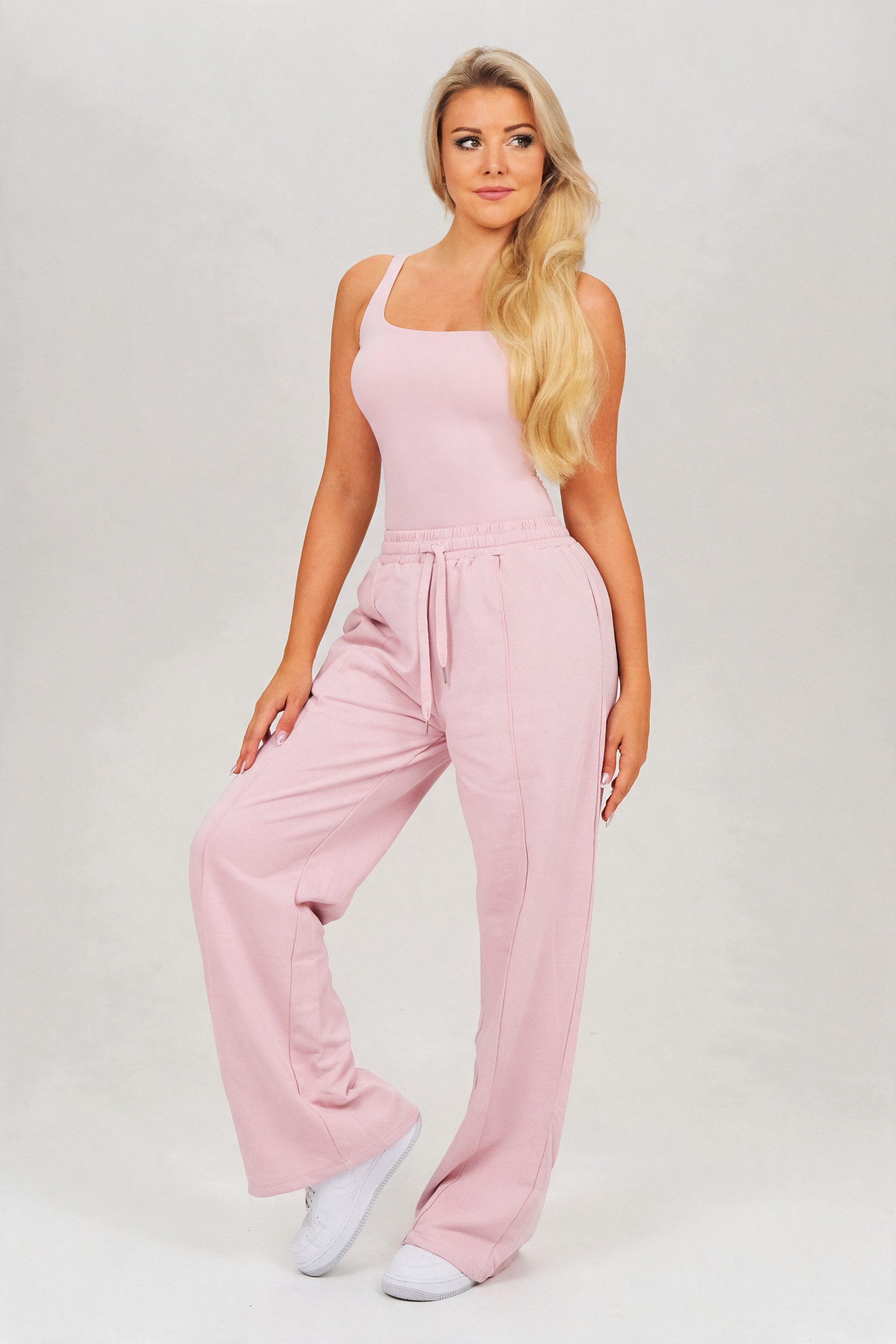 FemmeTone Freizeitanzug Sportanzug Damen mit Tanktop und Wide-Leg-Hose (Set, 2-tlg., ärmelloses Oberteil und lockere Loungehose mit Taschen), Loungewear Set mit gepolstertem Top und weiter Hose