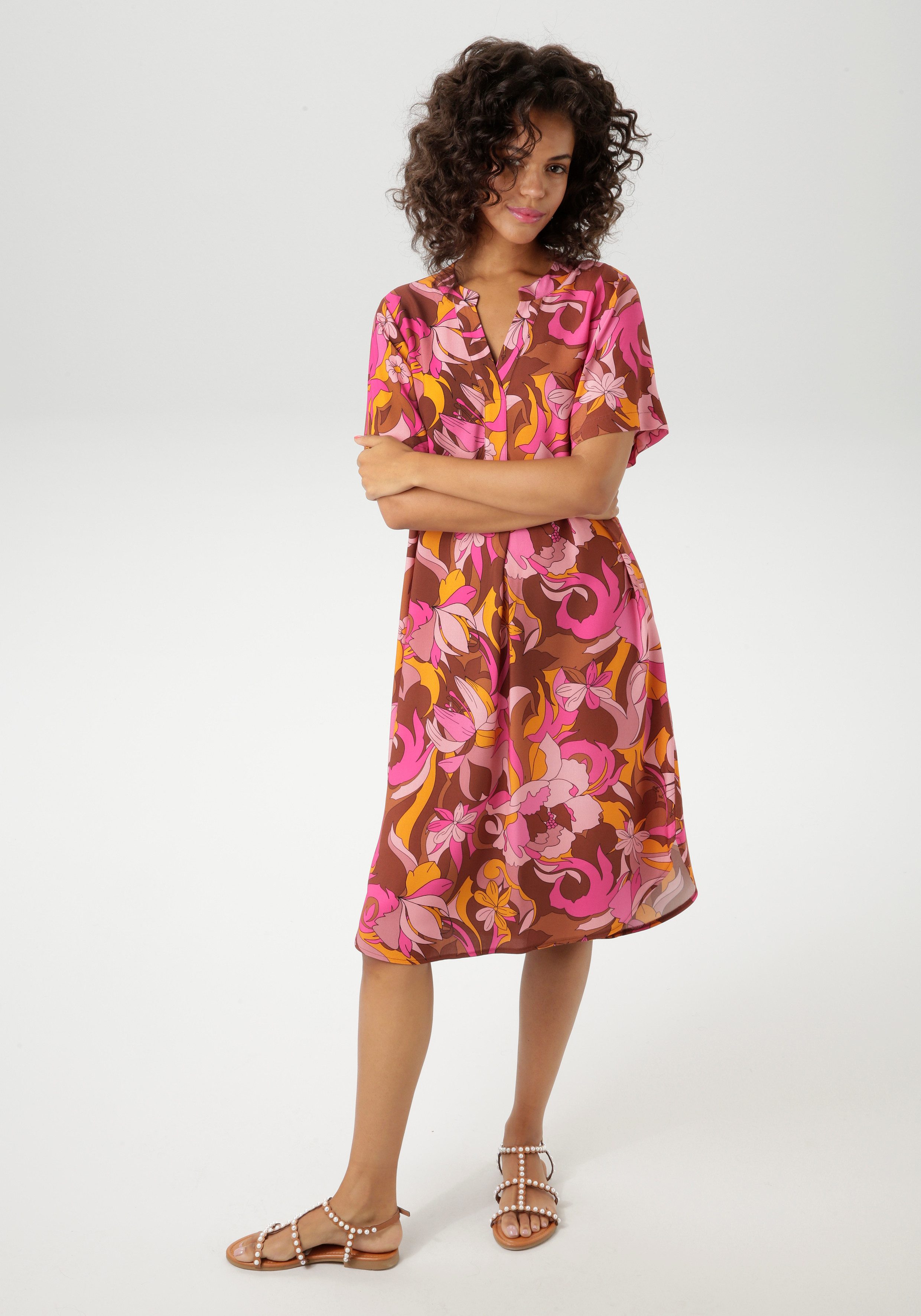 Aniston CASUAL Sommerkleid, mit extravagantem, grafischen Blumendruck günstig online kaufen
