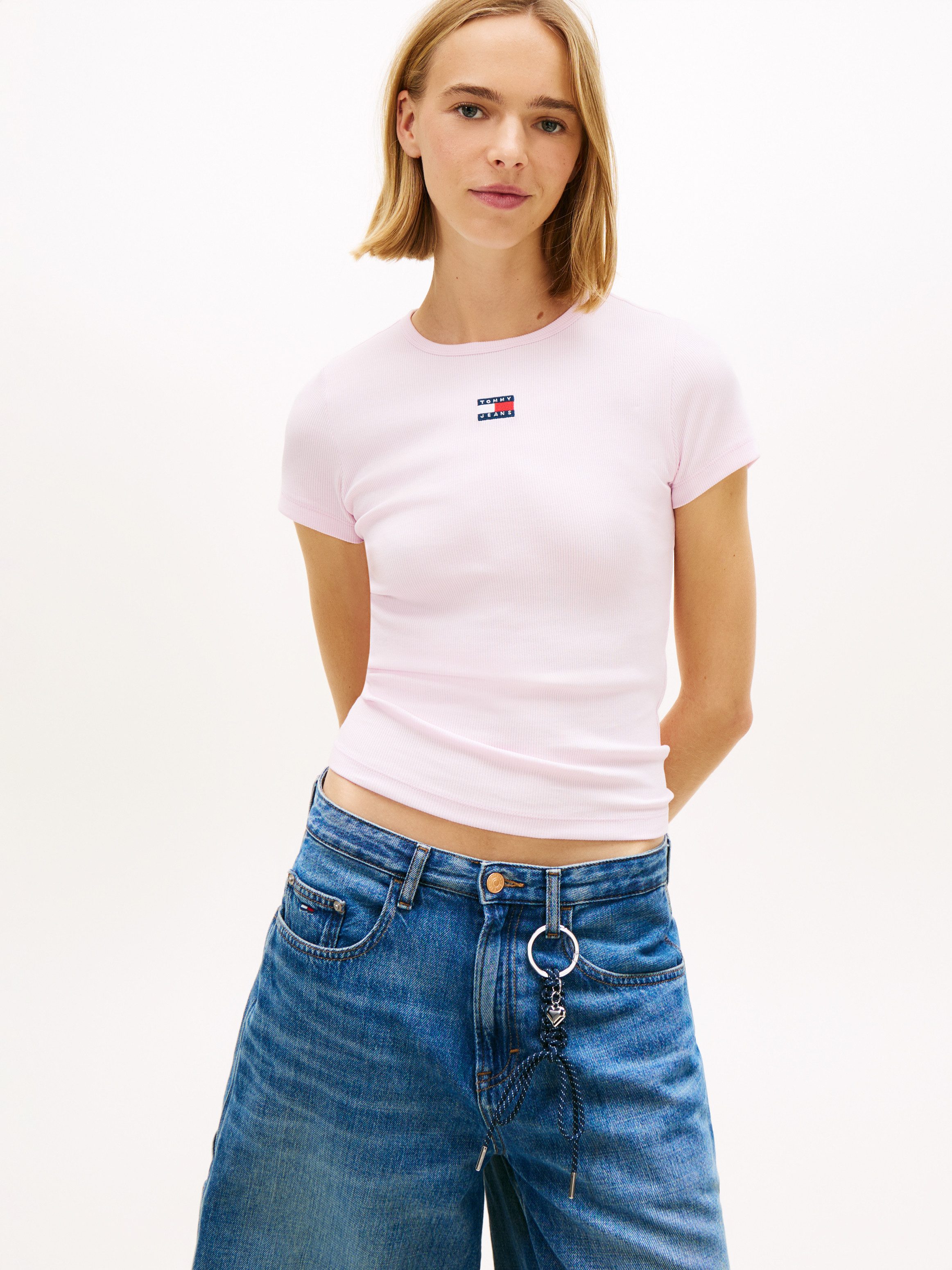 Tommy Jeans Kurzarmshirt TJW SLIM BADGE RIB TEE mit gerippter Struktur günstig online kaufen