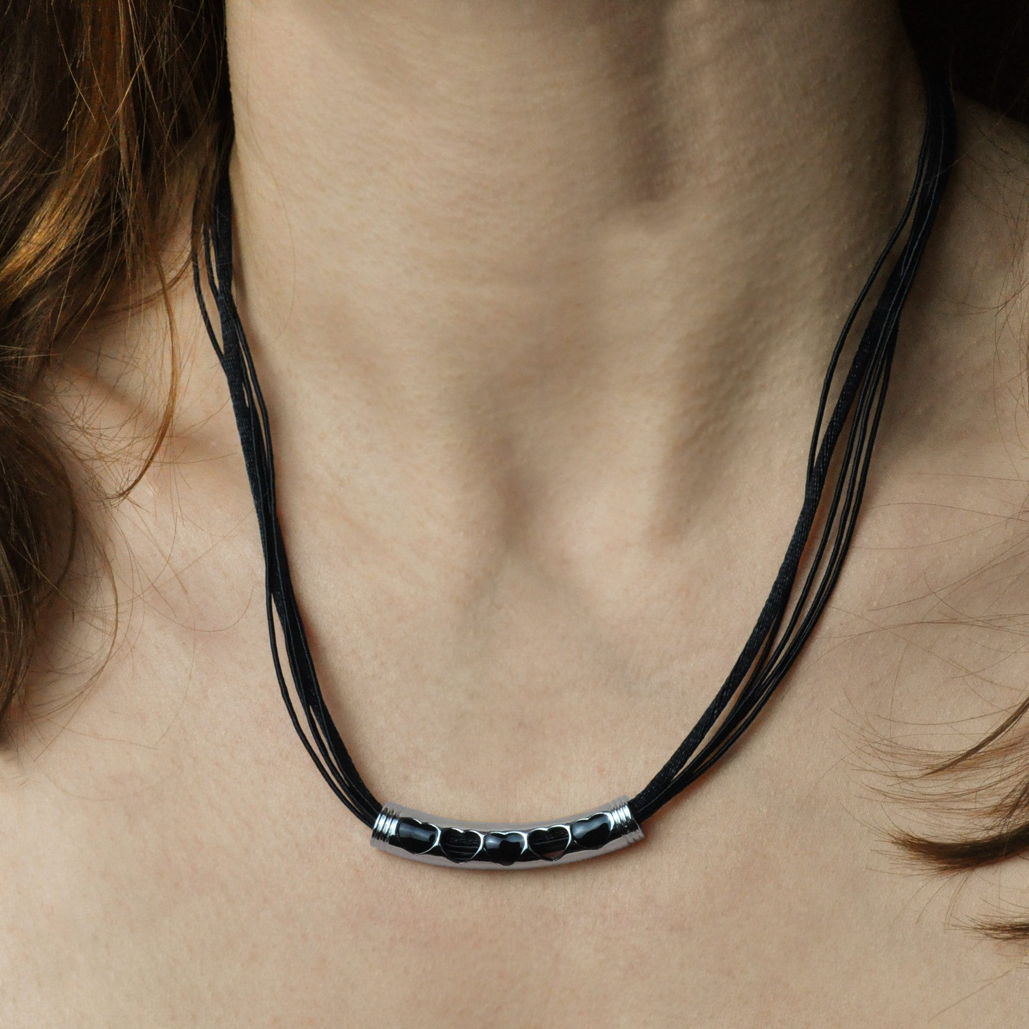 Steuer Collierkettchen Textilkette, schwarz, mit silberfarbener Herzapplikation