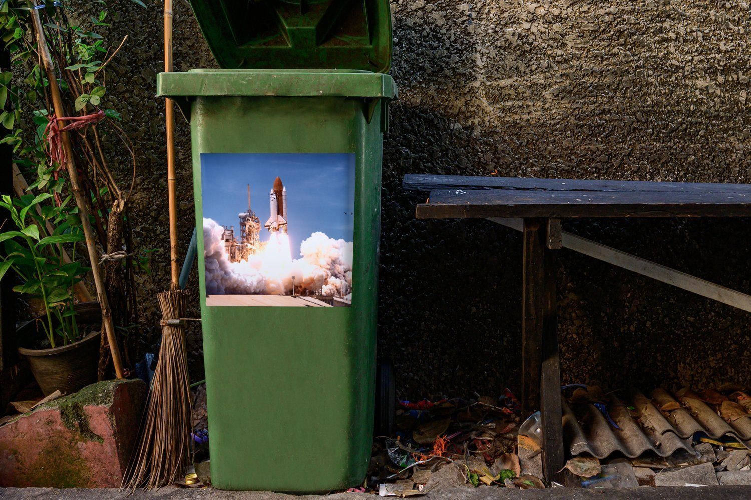 Mülltonne, (1 Sticker, Raumfähre einer Container, Wandsticker Mülleimer-aufkleber, Abfalbehälter MuchoWow St), Der Start
