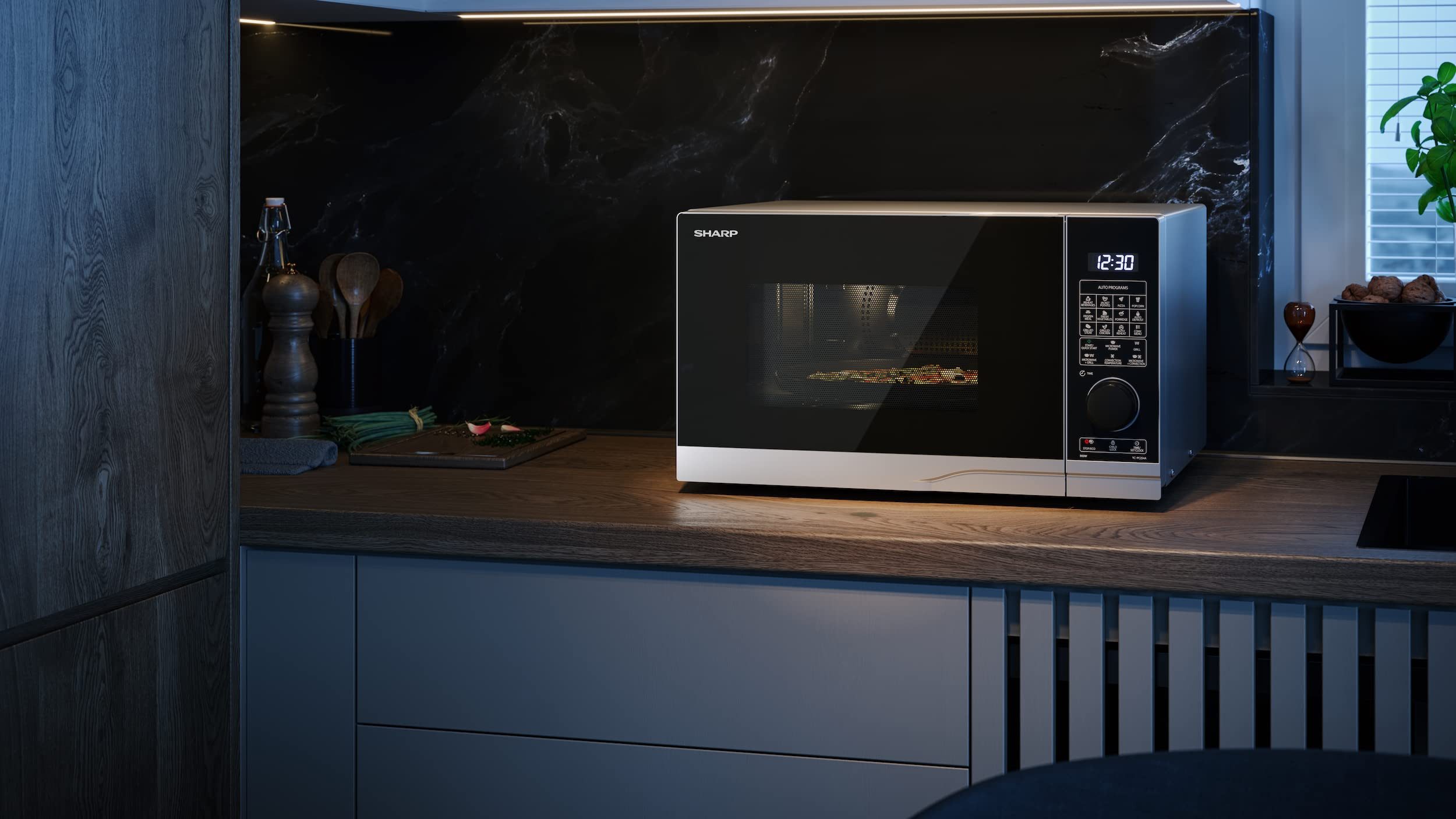 Sharp Mikrowelle YC-PC254AE-S, 25L Volumen, 3-in-1: Mikrowelle, Grill, Heißluft, Touch Steuerung