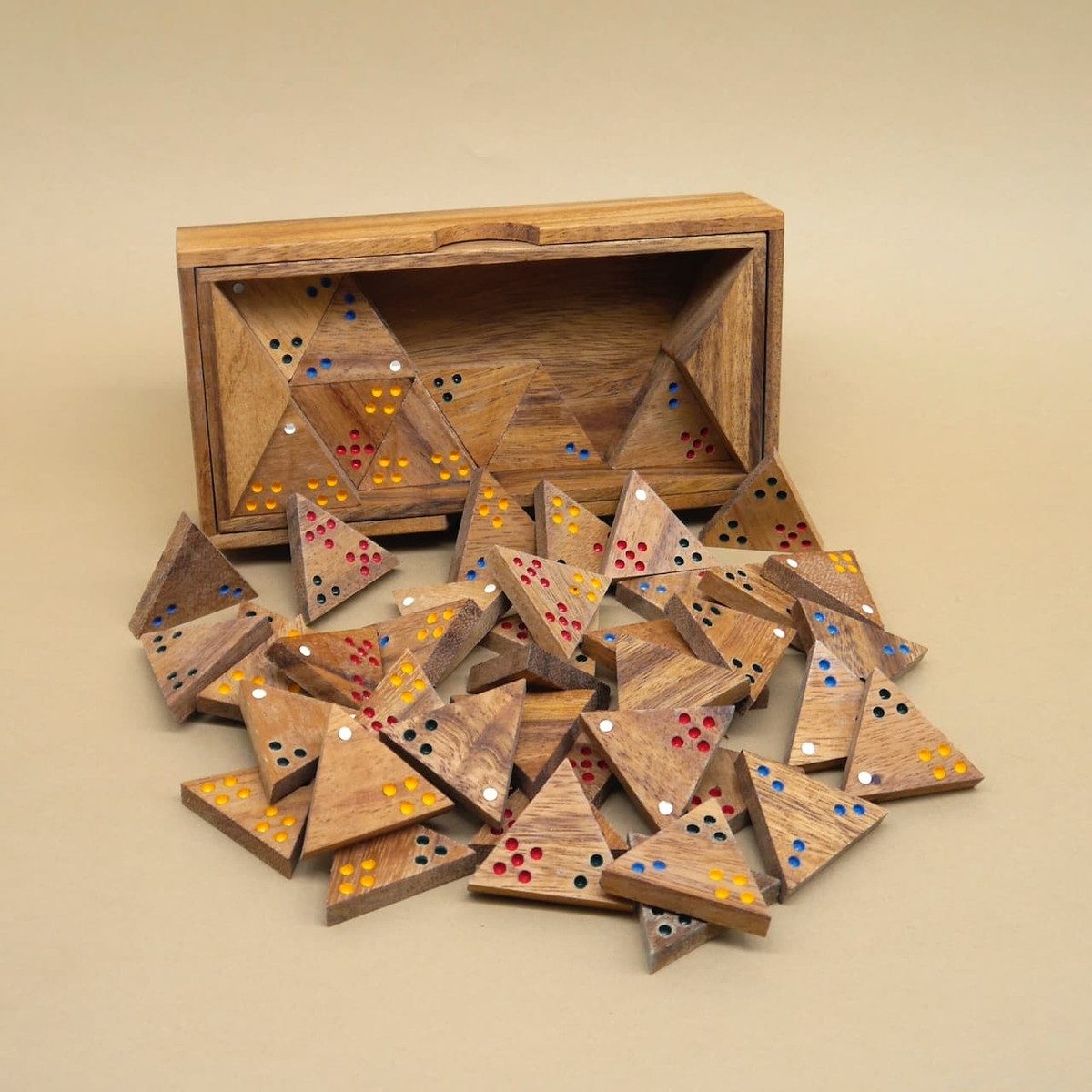 ROMBOL Denkspiele Spiel TRIDOMINO - tolles Domino mit Farbpunkten, Legespiel, Holzspiel