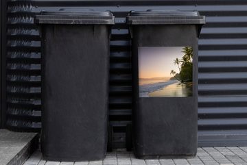 MuchoWow Wandsticker Strand - Meer - Palme (1 St), Mülleimer-aufkleber, Mülltonne, Sticker, Container, Abfalbehälter