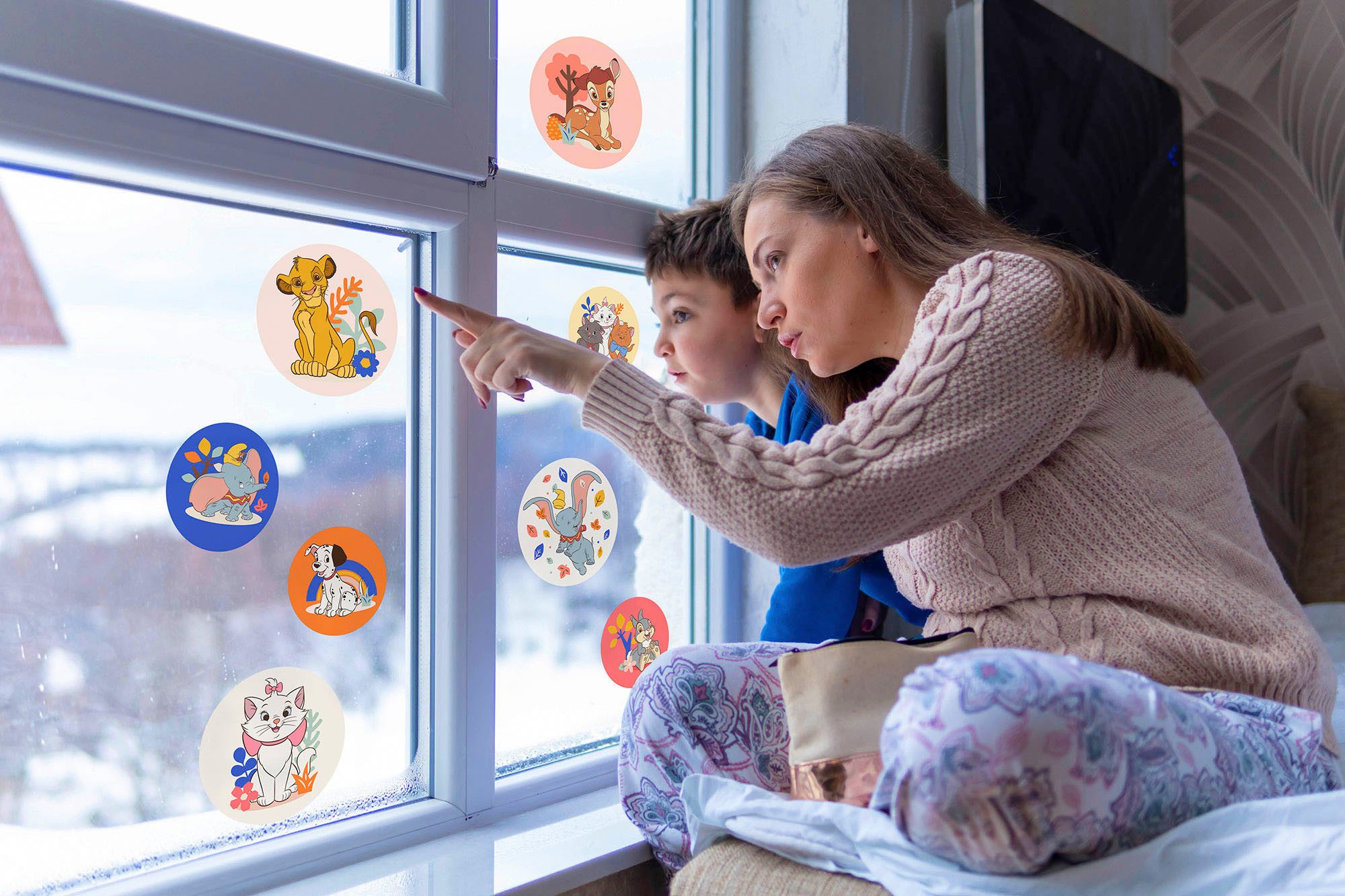 Komar Fensterdekoration Fenstersticker - Better Together Bubbles - Größe 30 x 30 cm, 2 Bogen