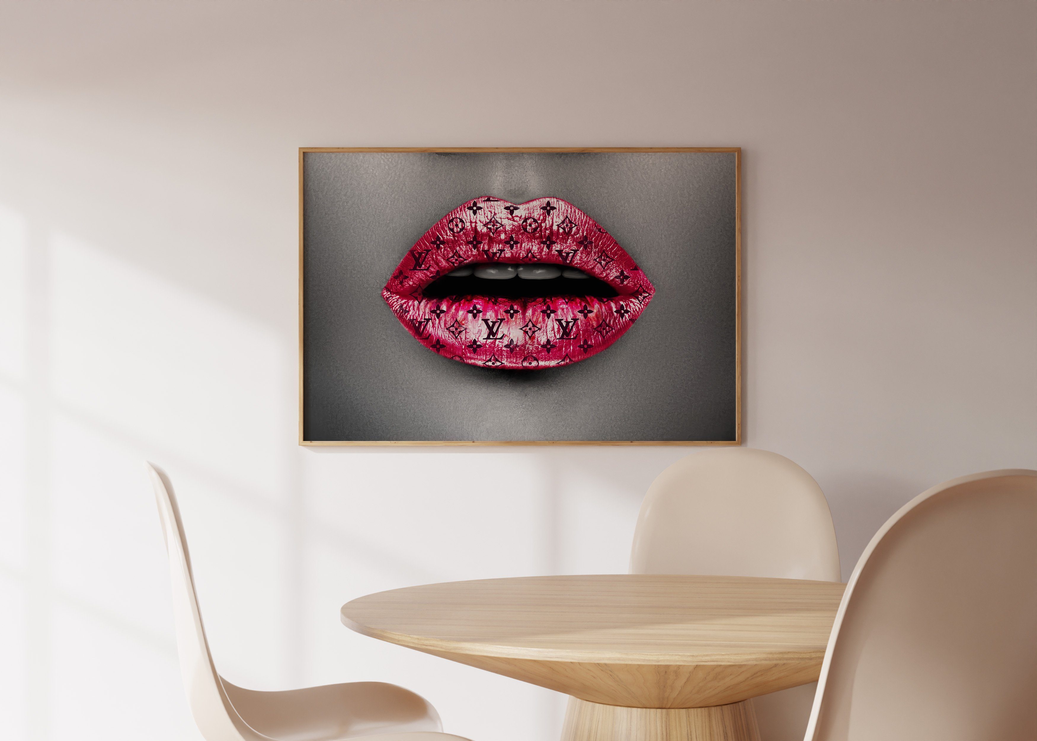 JUSTGOODMOOD Poster Premium ® Louis Vuitton Poster · Lippen · ohne Rahmen, (1 St), Poster in verschiedenen Größen verfügbar, Poster, Wandbild – Bild 4 von 5