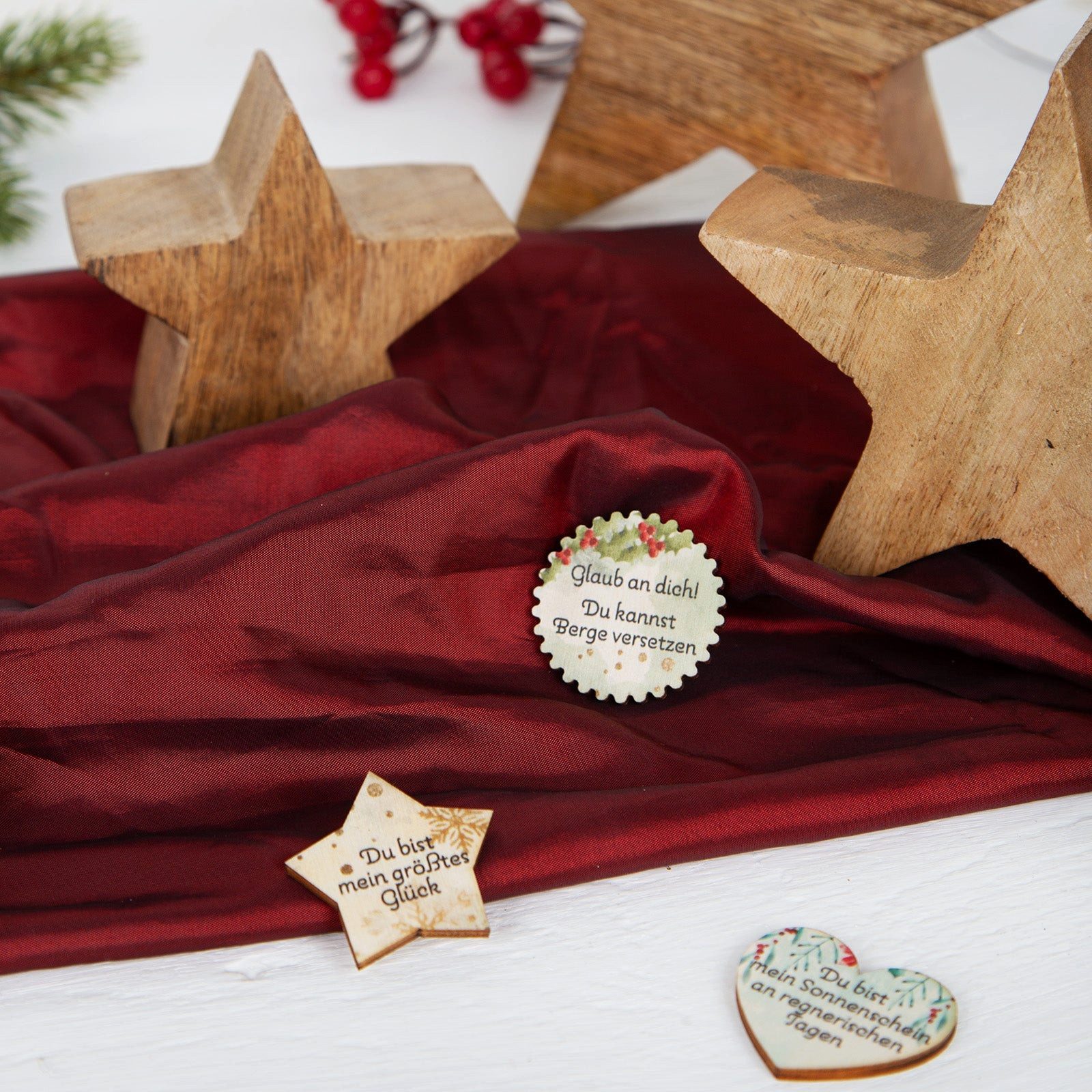 Logbuch-Verlag Dekofigur 24 Glücksbringer mit Sprüche - Adventskalender Weihnachten aus Holz – Bild 2 von 5