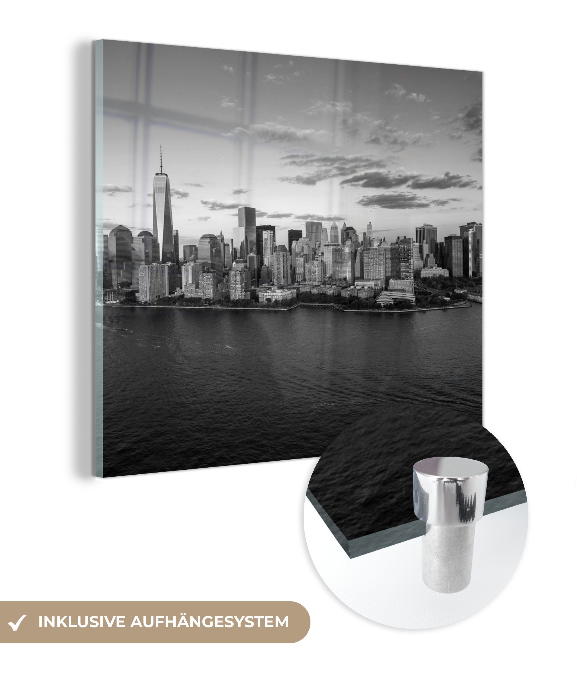 MuchoWow Acrylglasbild Skyline von New York City während der Goldenen Stunde - schwarz und, (1 St), Glasbilder - Bilder auf Glas Wandbild - Foto auf Glas - Wanddekoration