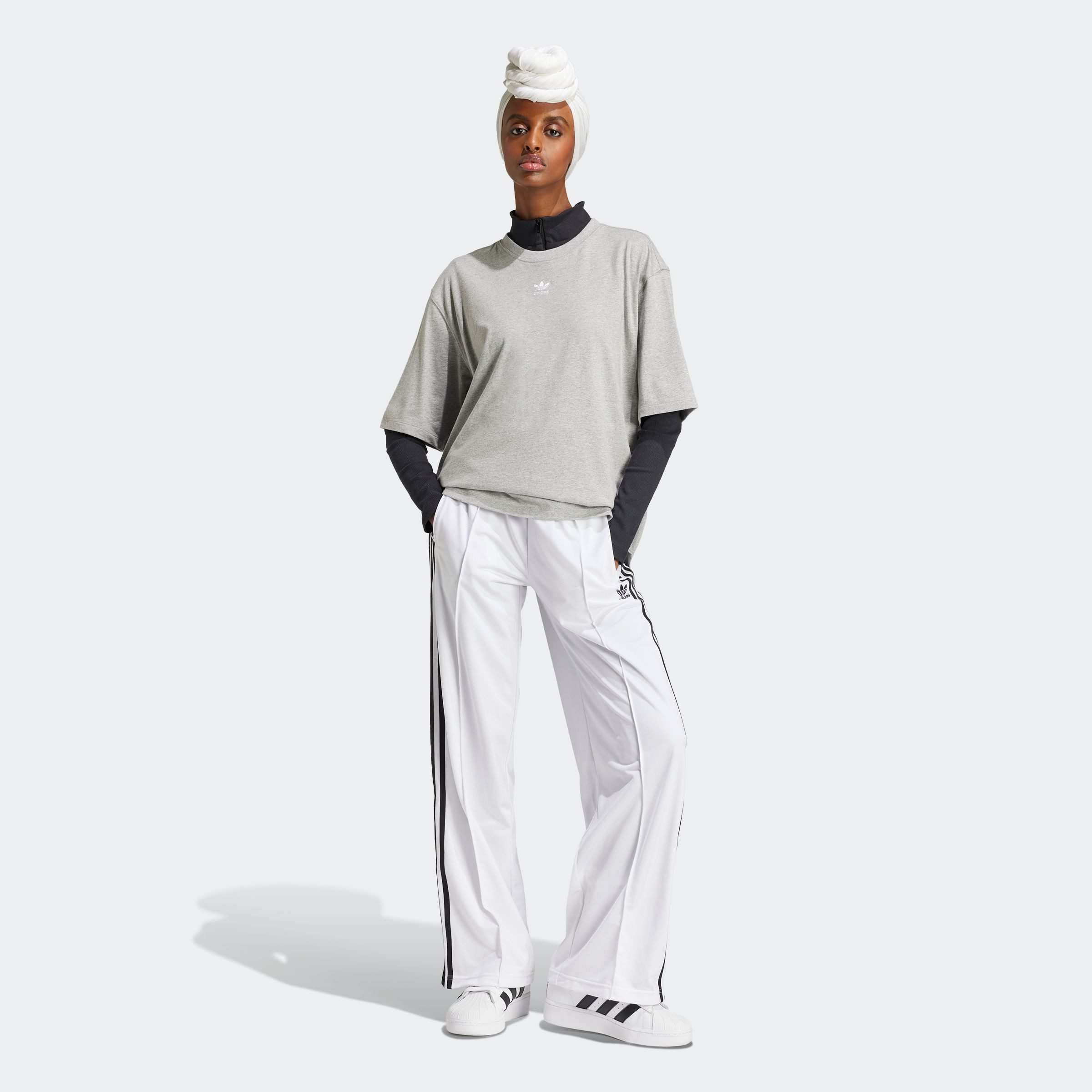 adidas Originals T-Shirt ESS BOYFR TEE sportlicher Stil, Kurzarm, aus Baumwolljersey