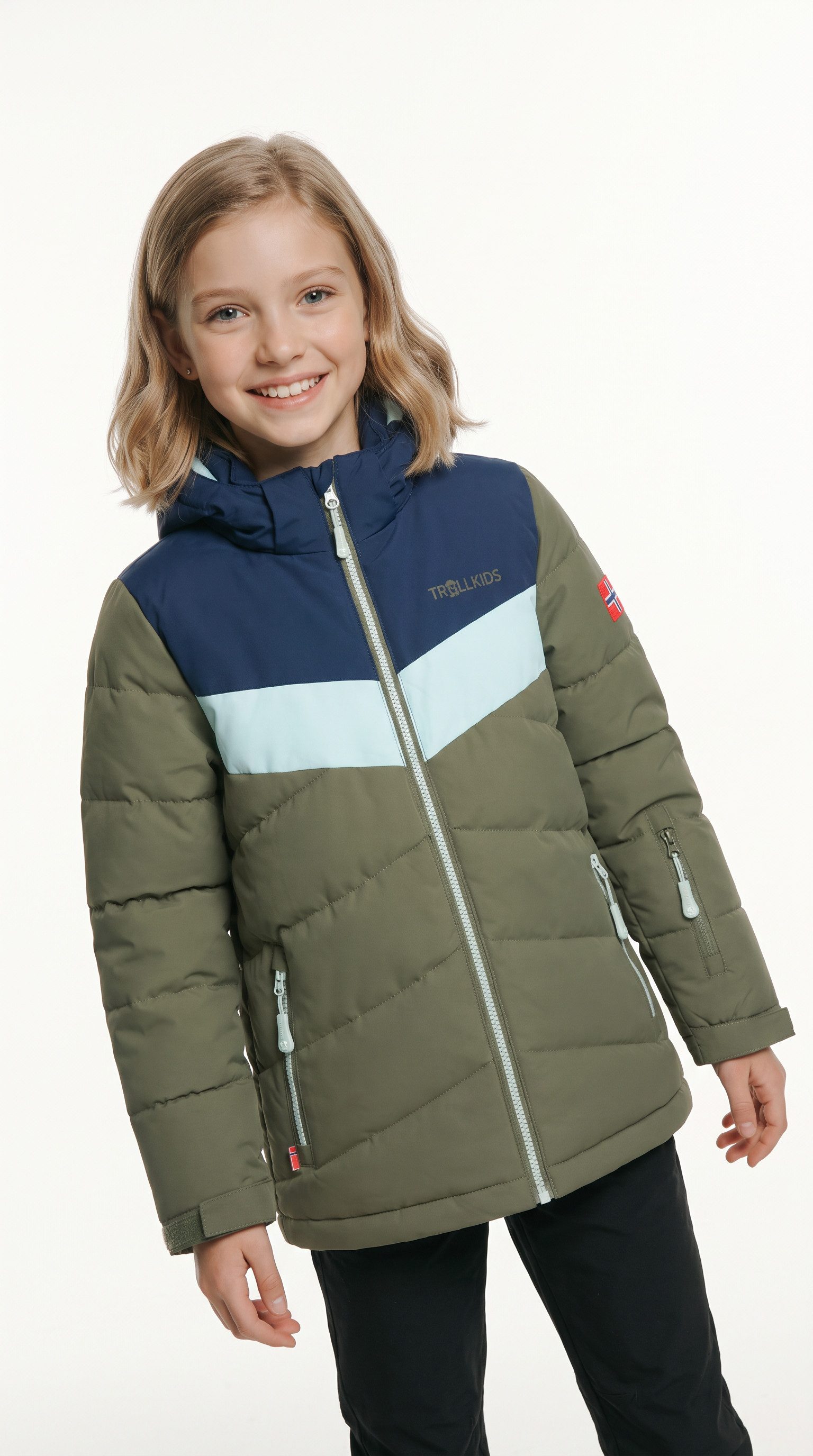TROLLKIDS Steppjacke GIRLS GRYLLEFJORD JACKET sportliche Steppjacke, aus Polyester, mit Kapuze und Stehkragen