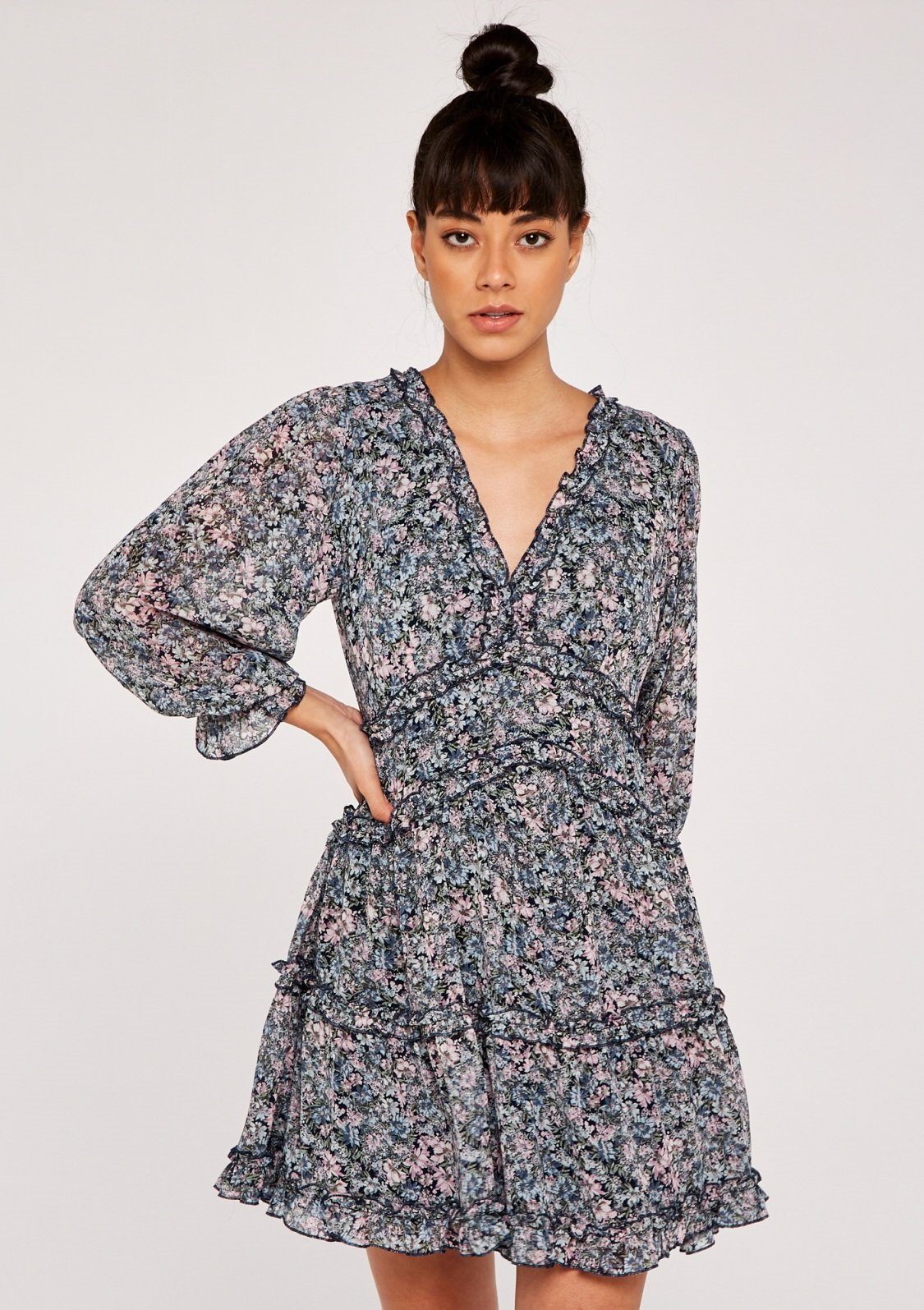 Apricot Druckkleid »Ruffle Details Tiered Dress« (1-tlg) mit Rüschen online  kaufen | OTTO