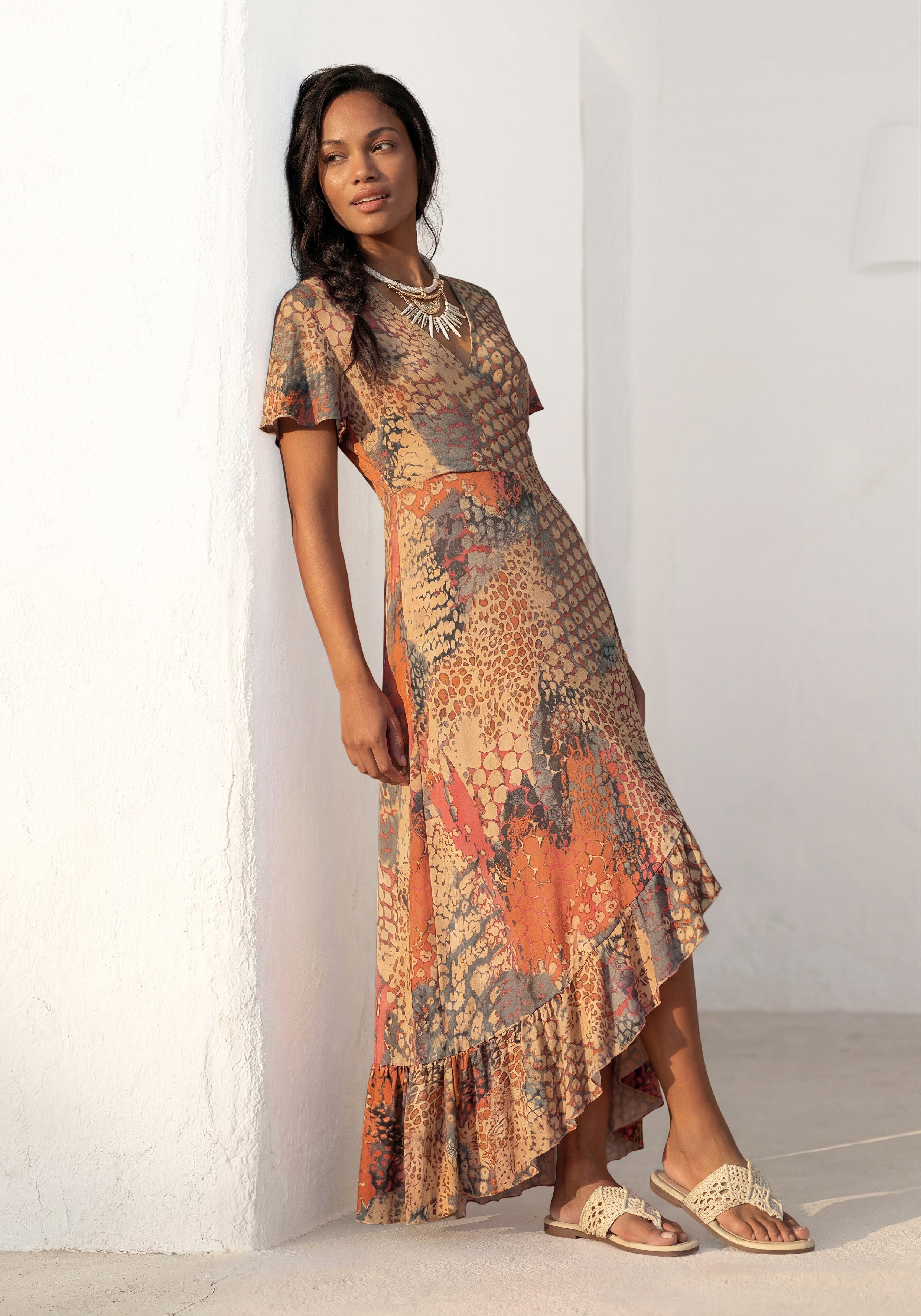 Buffalo Maxikleid mit Alloverdruck und Volantrock, Flügelärmel Jerseykleid, Animalkleid, Sommerkleid im Vokuhila-Schnitt, Druckkleid