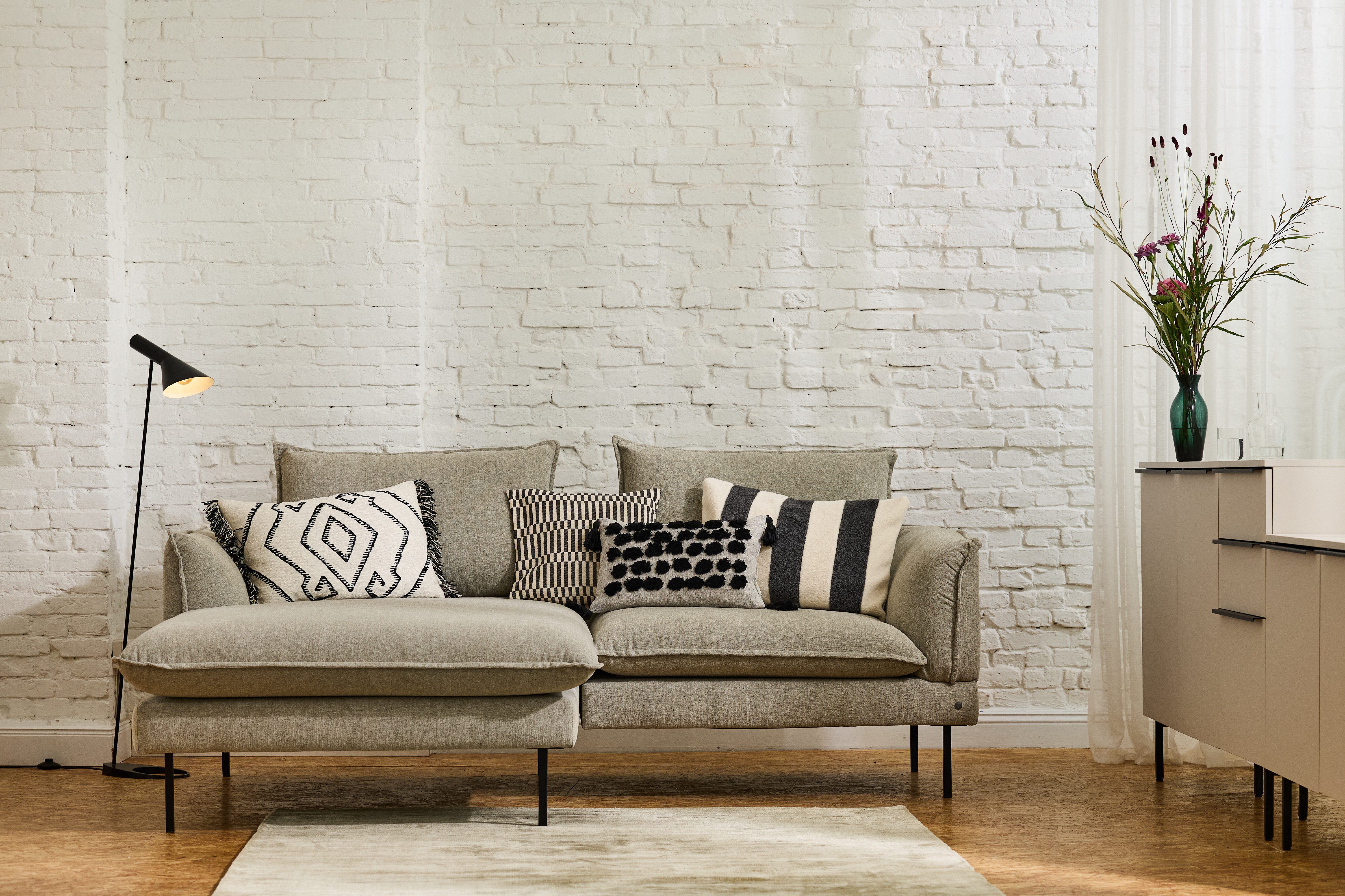 TOM TAILOR HOME Ecksofa WINGS mit leichter, schwebender Optik, stabile Metallfüße und weiche Kissenoptik